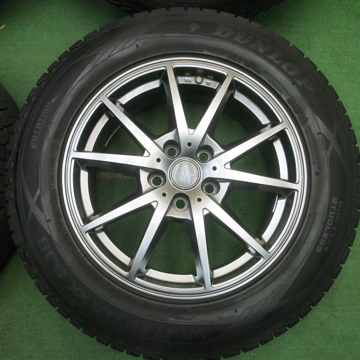 バリ溝！キレイ！9.5分★スタッドレス 225/65R17 ダンロップ ウインターマックス SJ8 LF SPORT LFスポーツ 17インチ PCD114.3/5H★5050202AKス