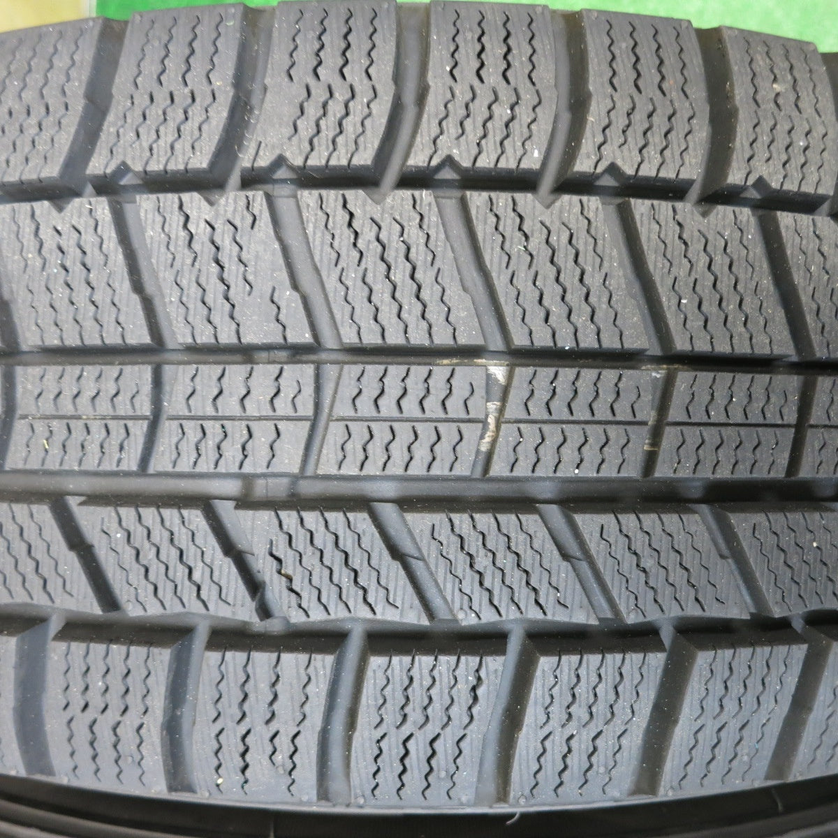 バリ溝！23年！キレイ！9.5分以上★プリウス 等 195/65R15 スタッドレス オートバックス ノーストレック N5 Exceeder エクシーダー 15インチ PCD100/5H★5112903HAス
