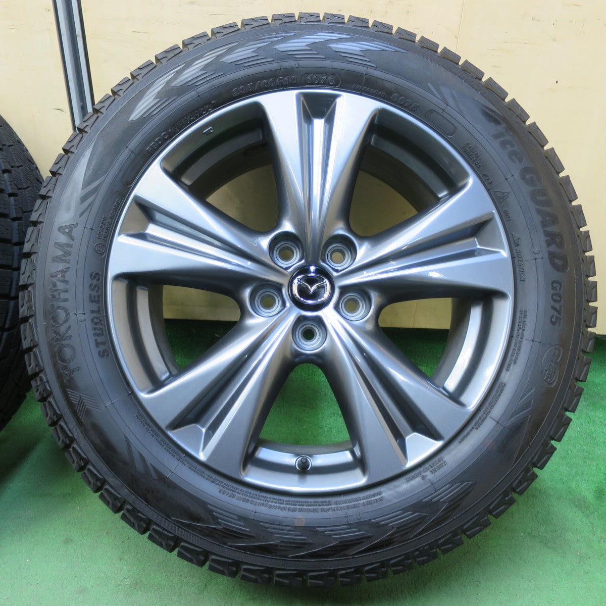 タイヤほぼ未使用！22年！キレイ★マツダ CX-60 純正 235/60R18 スタッドレス ヨコハマ アイスガード G075 18インチ CX60 PCD114.3/5H★5071005イス