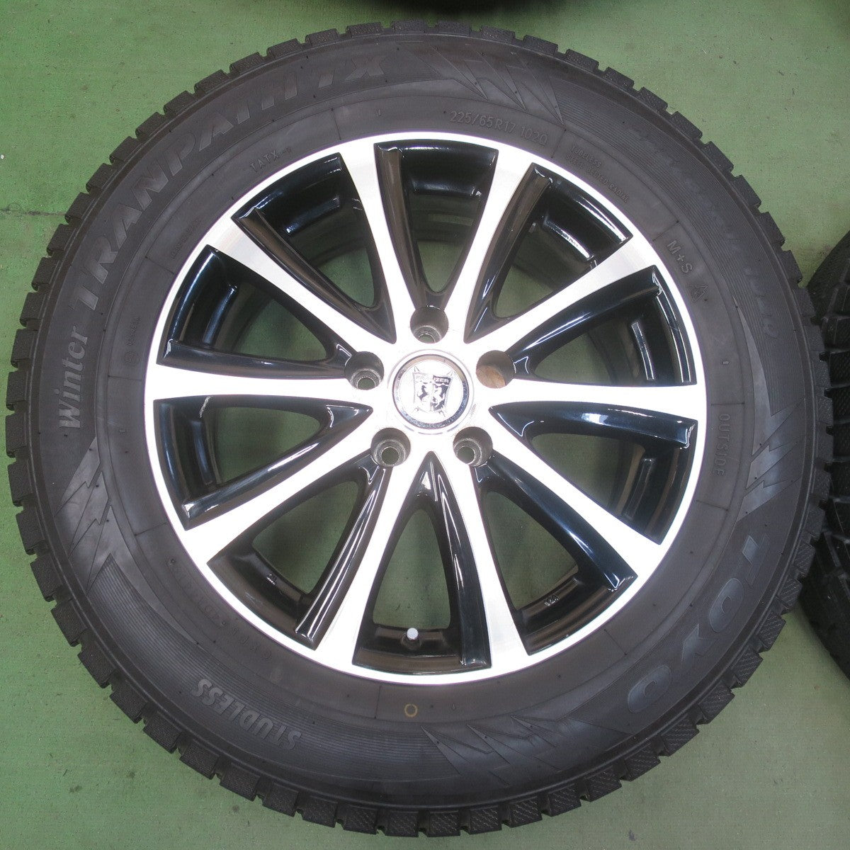 バリ溝！9.5分◎スタッドレス 225/65R17 トーヨー ウインター トランパス TX PRAUZER プラウザー 17インチ PCD114.3/5H◎6062609イス