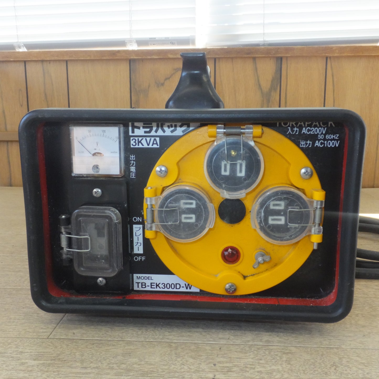 [送料無料] ★日動工業 NICHIDO 降圧専用トランス トラパック TB-EK300D-W 簡易防雨型　入力 AC200V　出力 AC100V★