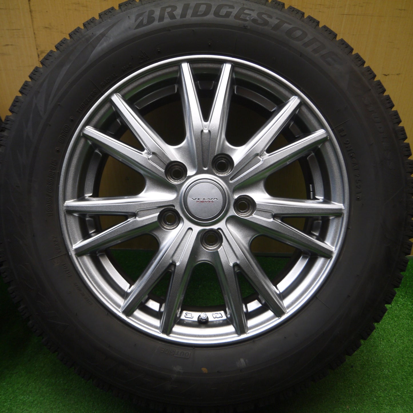 [送料無料] バリ溝！21年！キレイ！8.5分★スタッドレス 195/65R15 ブリヂストン ブリザック VRX2 VELVA KEVIN ヴェルヴァ 15インチ PCD114.3/5H★4112203Hス
