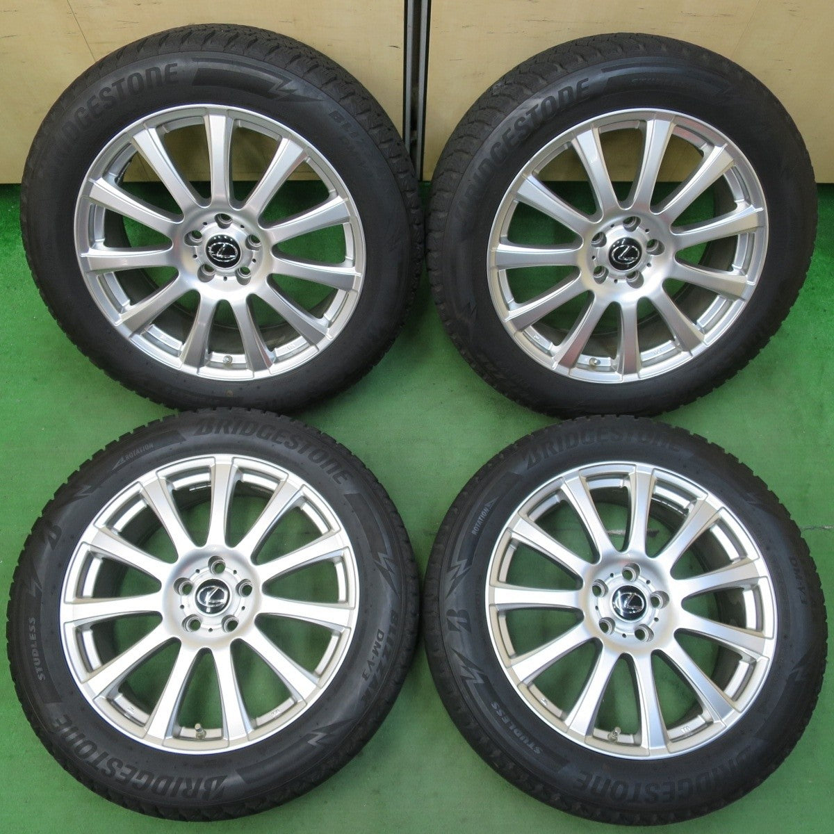 キレイ★レクサス 等 235/55R19 スタッドレス ブリヂストン ブリザック DM-V3 阿部商会 19インチ PCD114.3/5H★5020101イス