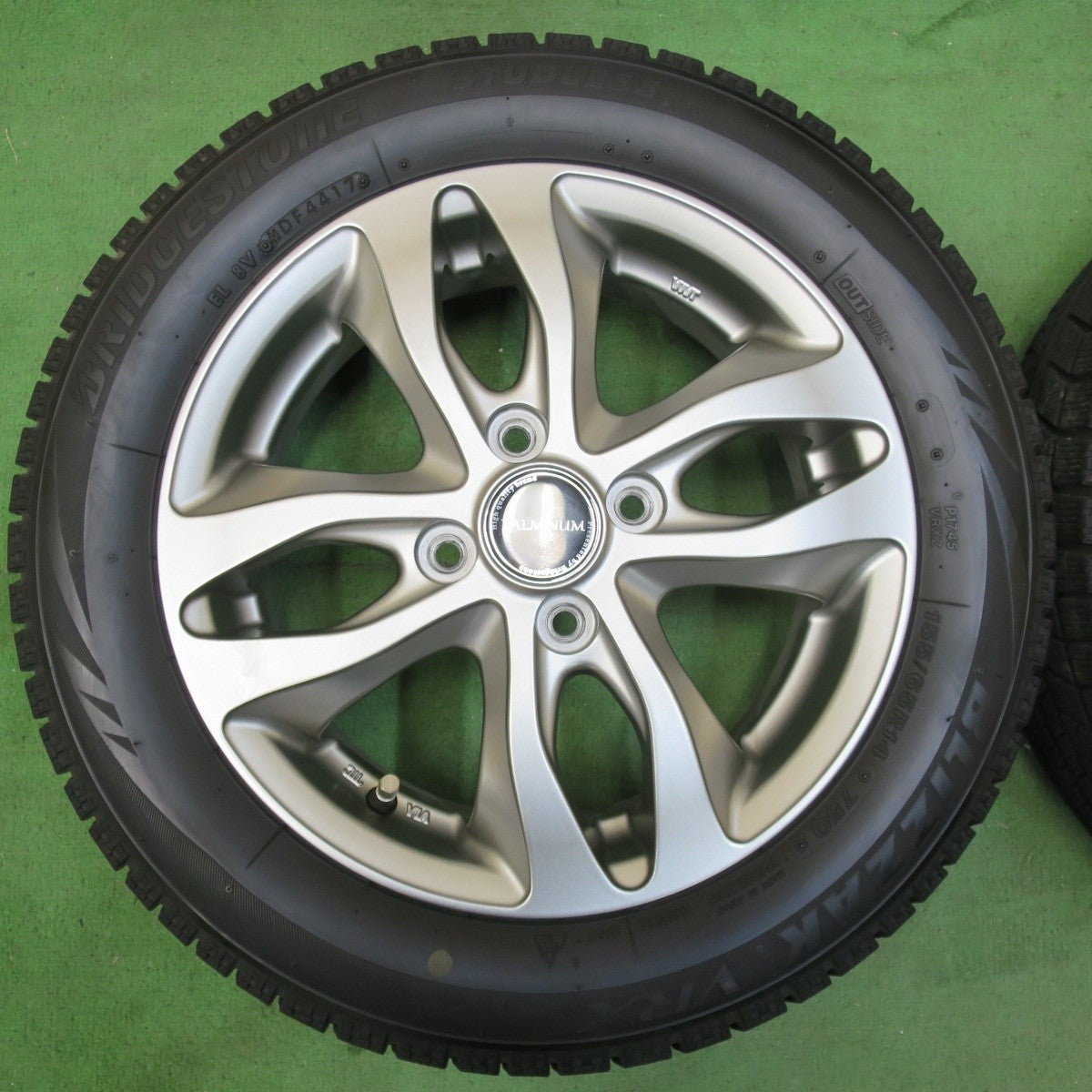 バリ溝！キレイ！8.5分★スタッドレス 155/65R14 ブリヂストン ブリザック VRX BALMINUM バルミナ 14インチ PCD100/4H★5021105イス