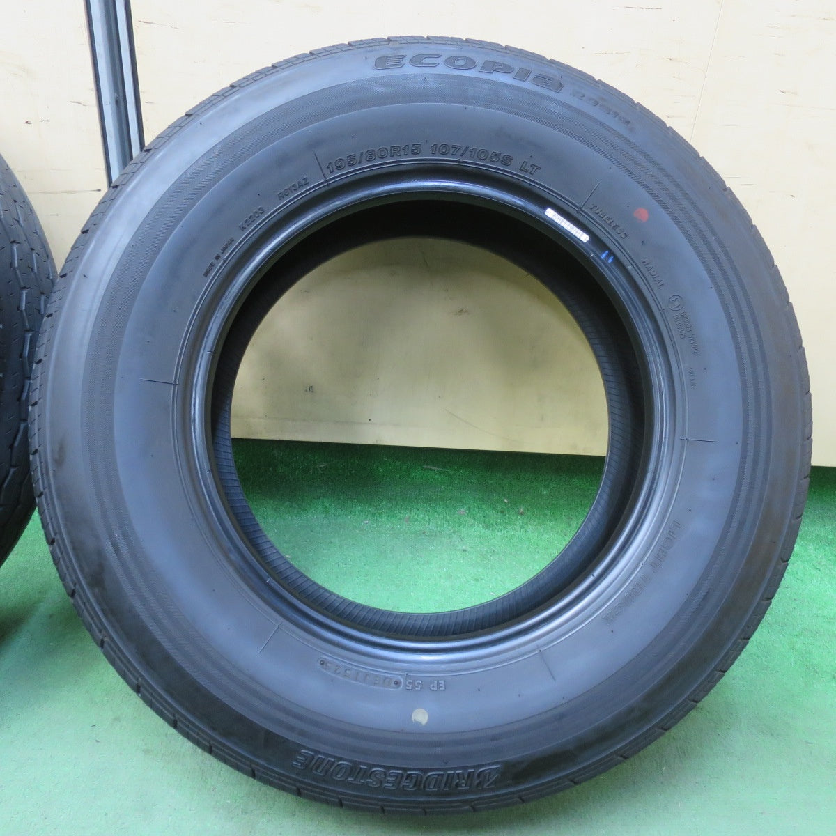 バリ溝！25年！9分★195/80R15 107/105S ブリヂストン エコピア RD613 タイヤ 15インチ ハイエース キャラバン 等★5121001イノタ