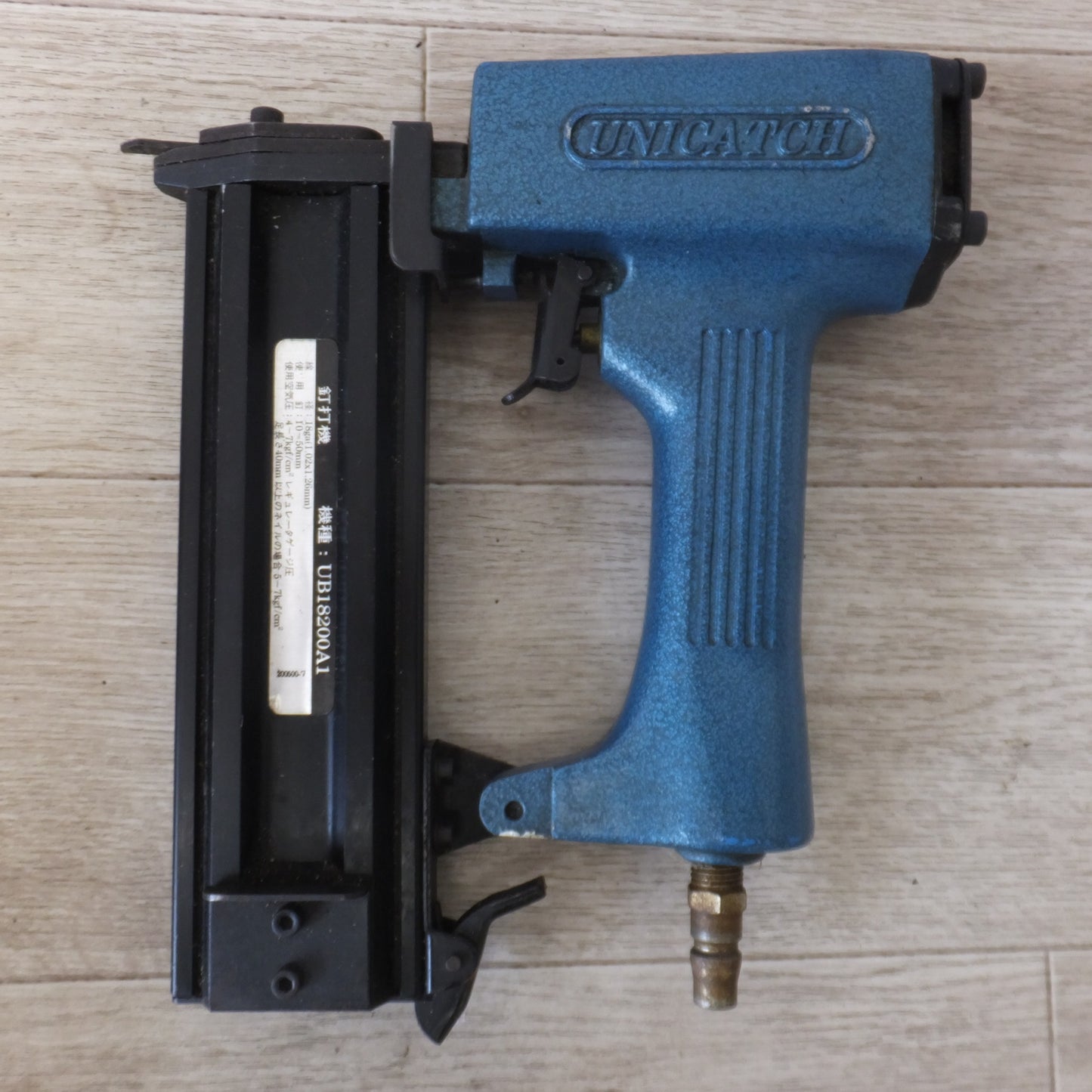 [送料無料] ★ユニキャッチ UNICATCH 釘打機 UB18200A1　4～7kgf/cm2　使用釘 10～50mm 線経 18ga(1.02×1.26mm)★