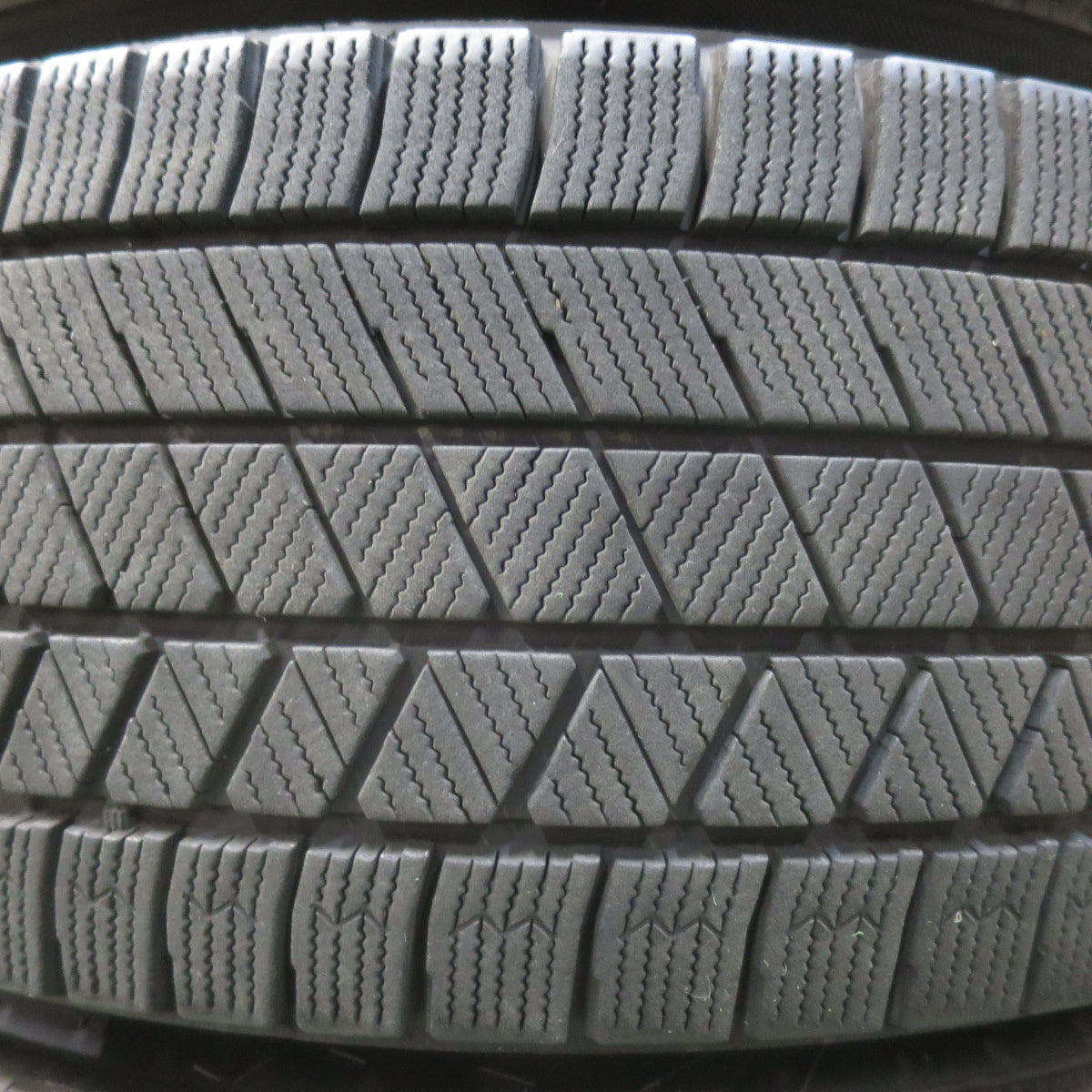 バリ溝！21年！キレイ！9分★スタッドレス 205/60R16 ブリヂストン ブリザック VRX3 SCHNEIDER MiD シュナイダー 16インチ PCD114.3/5H★5122903イス