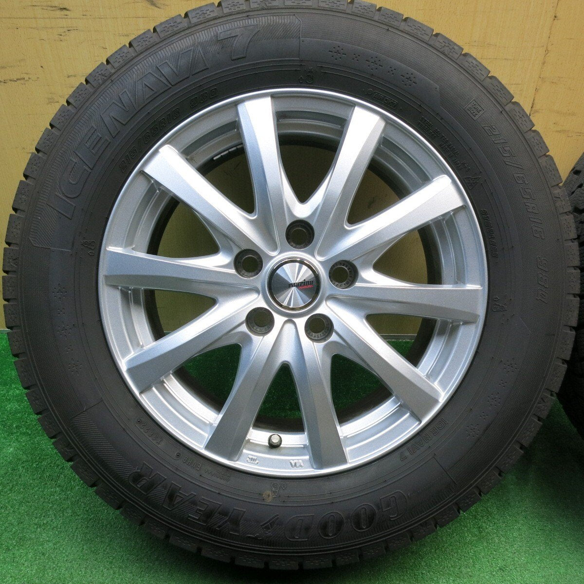 バリ溝！22年！キレイ！9分★スタッドレス 215/65R16 グッドイヤー アイスナビ7 ravrion RS01 ラブリオン 16インチ PCD114.3/5H★5031606TNス