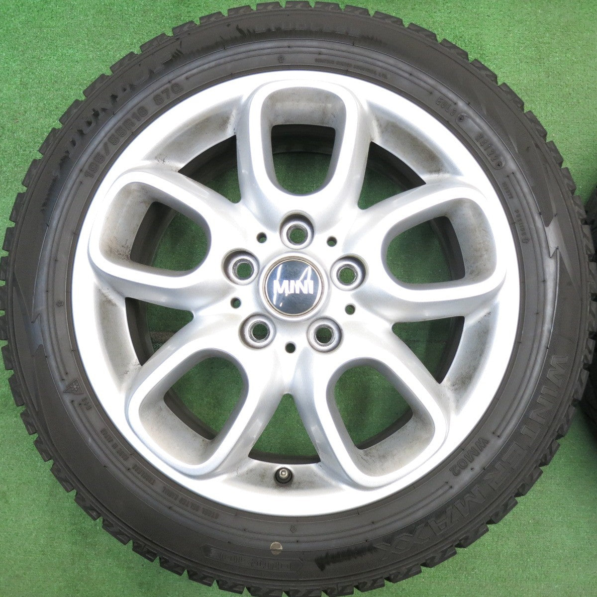 バリ溝！23年！9.5分★MINI F55 F56 ミニ クーパー 純正 195/55R16 スタッドレス ダンロップ ウインターマックス WM02 16インチ PCD112/5H★6043006HAス