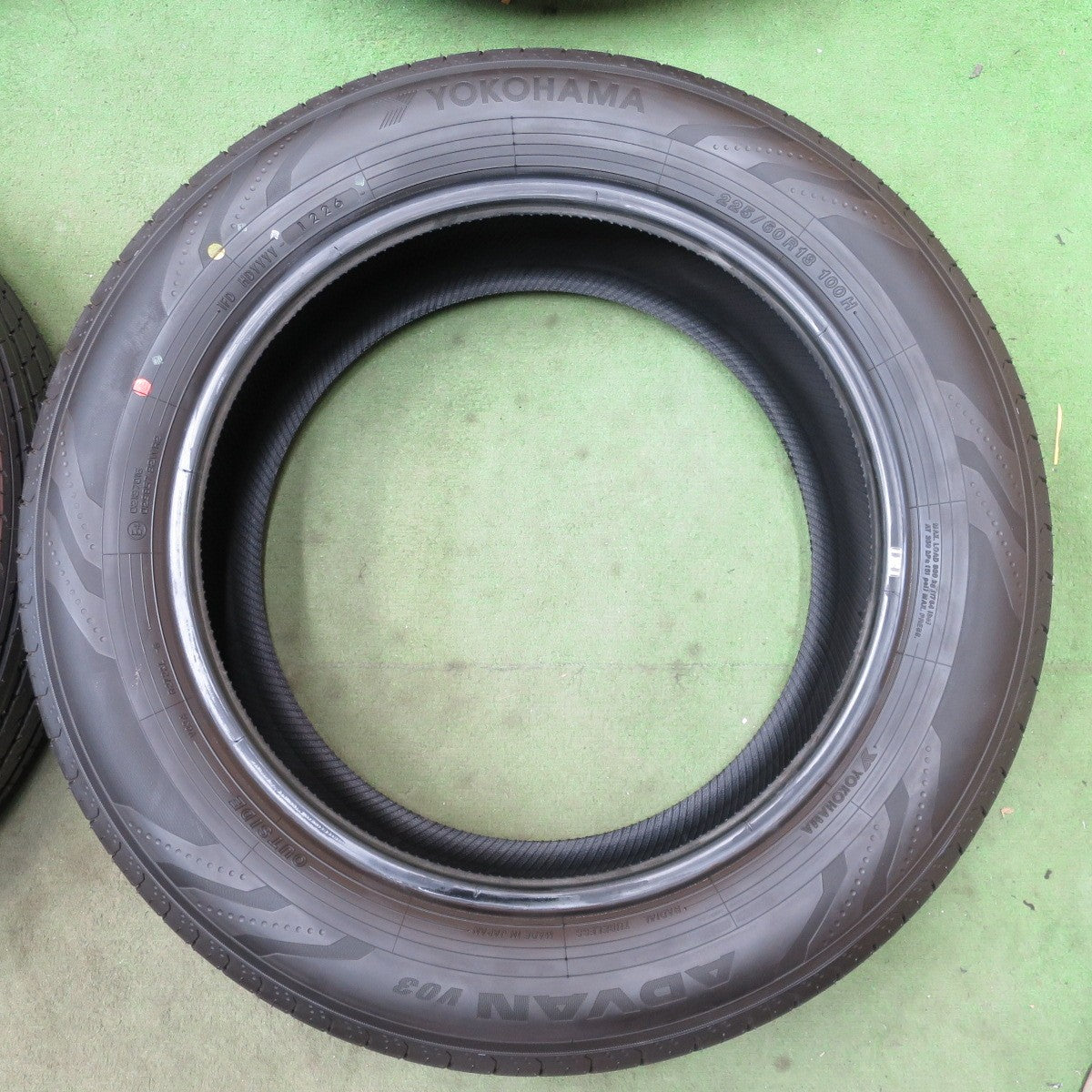 新車外し！26年★225/60R18 ヨコハマ アドバン V03 V03A タイヤ 18インチ 40系 アルファード ヴェルファイア レクサス NX 等★6063002NGノタ