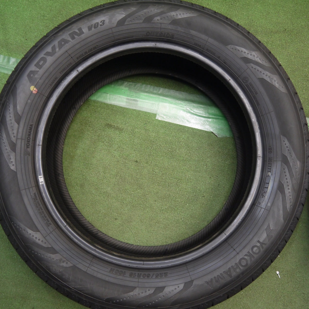 新車外し！26年◎225/60R18 ヨコハマ アドバン V03 タイヤ 18インチ 40系 アルファード ヴェルファイア ハリアー RAV4 レクサス NX 等◎6100707Hノタ