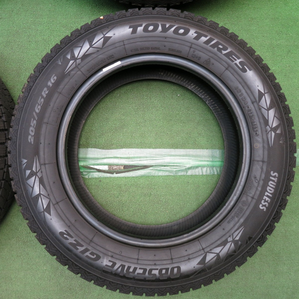 バリ溝！23年！9.5分◎スタッドレス 205/65R16 トーヨー オブザーブ