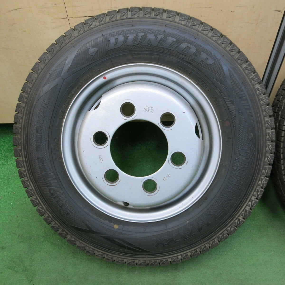 バリ溝！21年！キレイ！9.5分以上！2本★トラック タイヤ 185/80R14 102/100N スタッドレス ダンロップ ウインターマックス SV01 TOPY スチール 14インチ 108-8 PCD184.15/6H★5030702ナス
