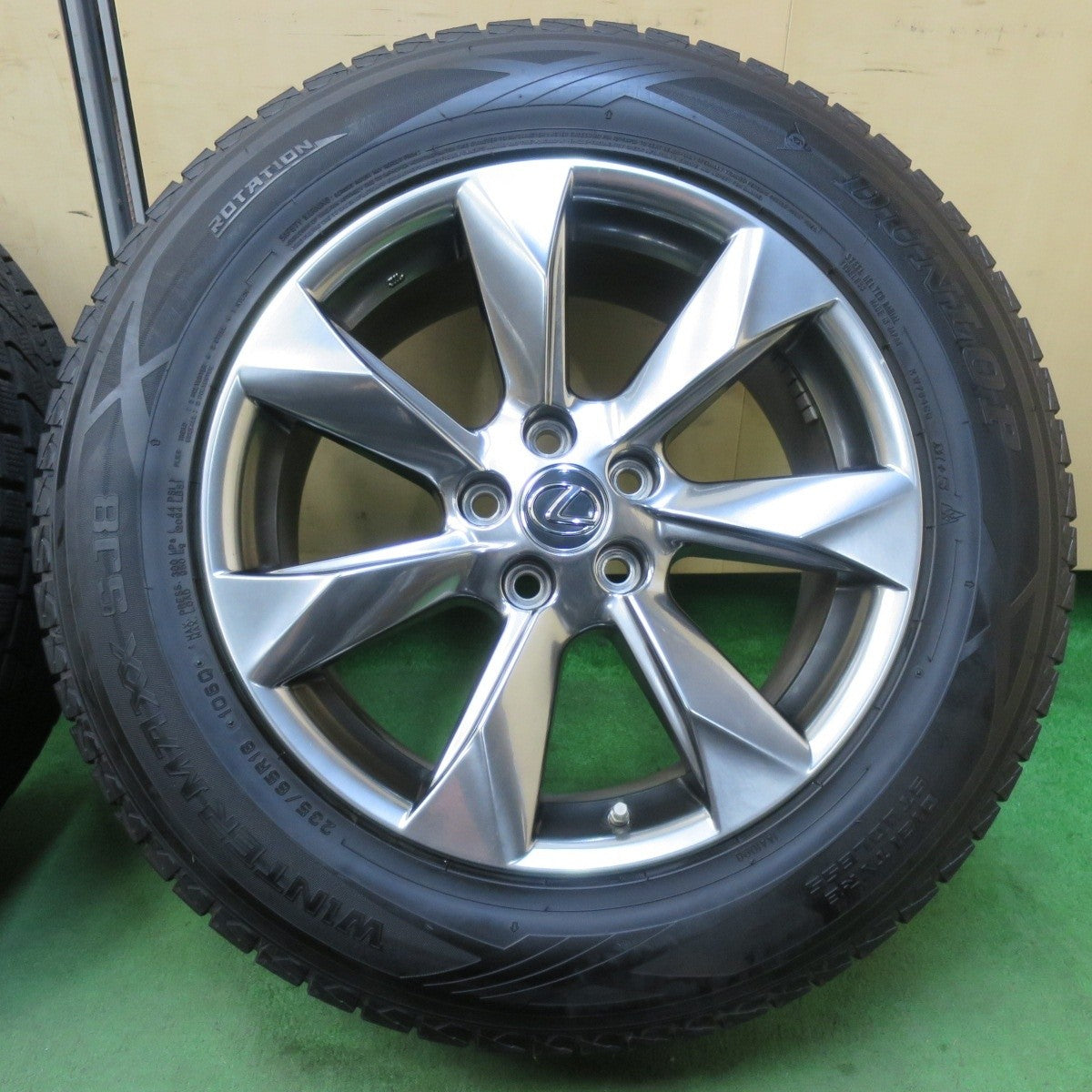 センサー付！バリ溝！キレイ！9分★レクサス 20系 RX 純正 235/65R18 スタッドレス ダンロップ ウインターマックス SJ8 18インチ PCD114.3/5H★5022701イス