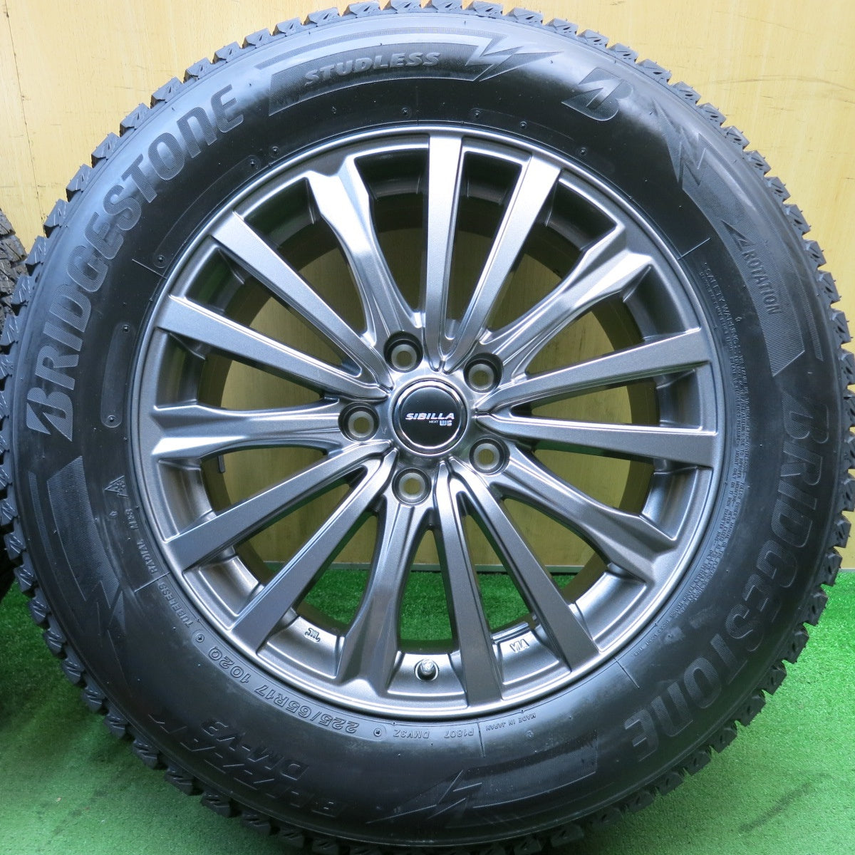 未使用！22年★スタッドレス 225/65R17 ブリヂストン ブリザック DM-V3 SIBILLA NEXT W5 シビラ 17インチ PCD114.3/5H★5081401HAス
