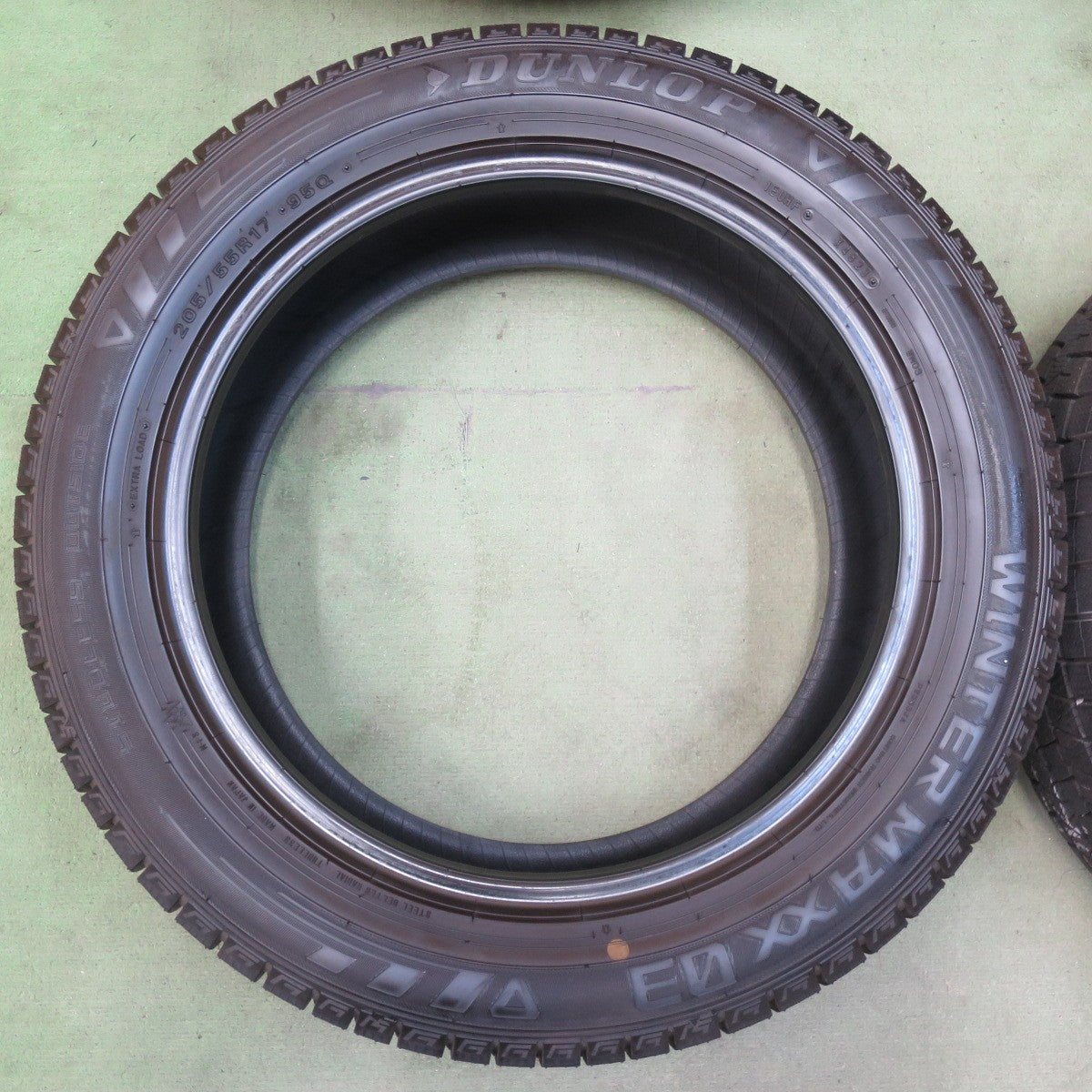 バリ溝！23年！9.5分以上★スタッドレス 205/55R17 ダンロップ ウインターマックス 03 WM03 タイヤ 17インチ キックス ノア ヴォクシー 等★6072809イスタ