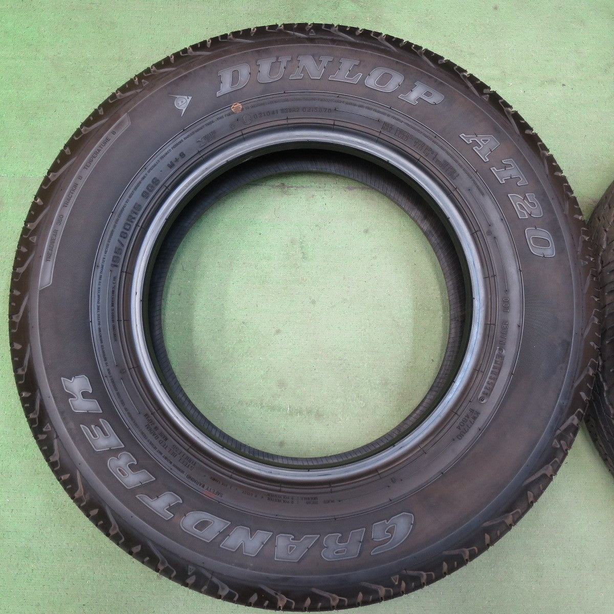 バリ溝！23年！8.5分★195/80R15 ダンロップ AT20 グラントレック タイヤ 15インチ ジムニー シエラ ハイエース 等★5072405イノタ