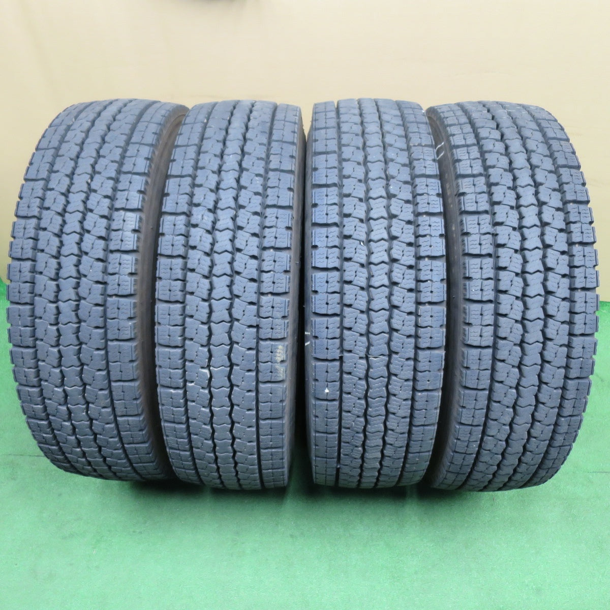 バリ溝！25年！9.5分★トラック バス タイヤ 245/70R19.5 136/134J スタッドレス トーヨー M919 19.5インチ★6032903NKスタ