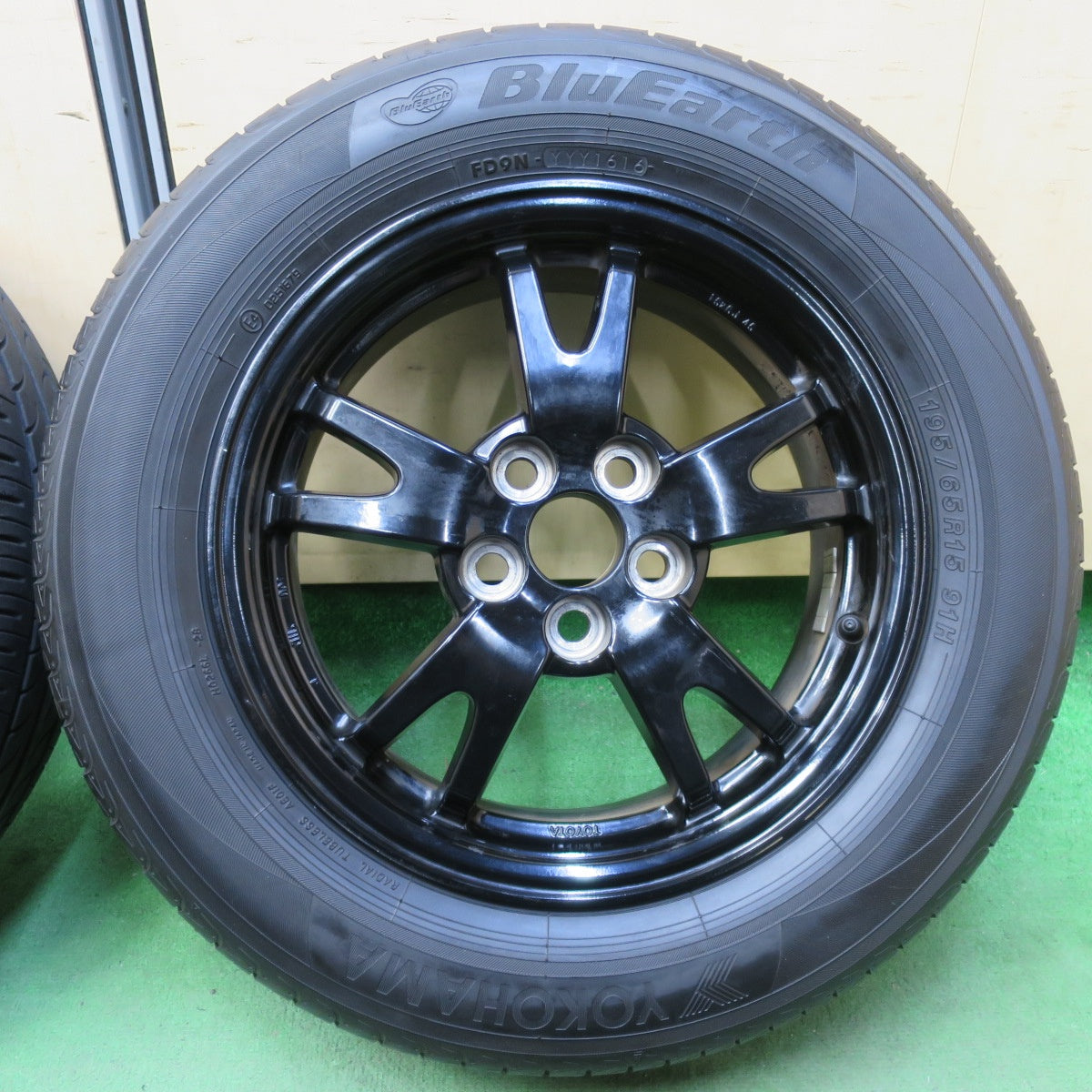 [送料無料] バリ溝！9分★トヨタ 30系 プリウス 純正 195/65R15 ヨコハマ エコス ES31 ブルーアース 15インチ PCD100/5H★5040505イノ