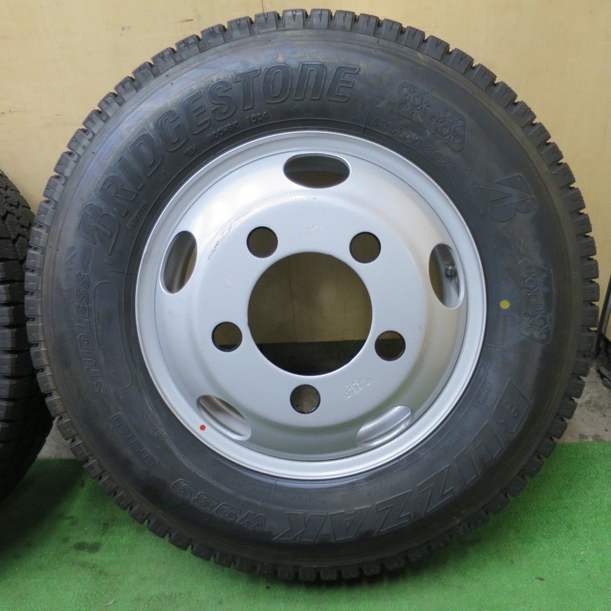 未使用！24年！6本★トラック 205/85R16 117/115N スタッドレス ブリヂストン ブリザック W989 TOPY スチール 115-8C 16インチ PCD208/5H★6052002ナス