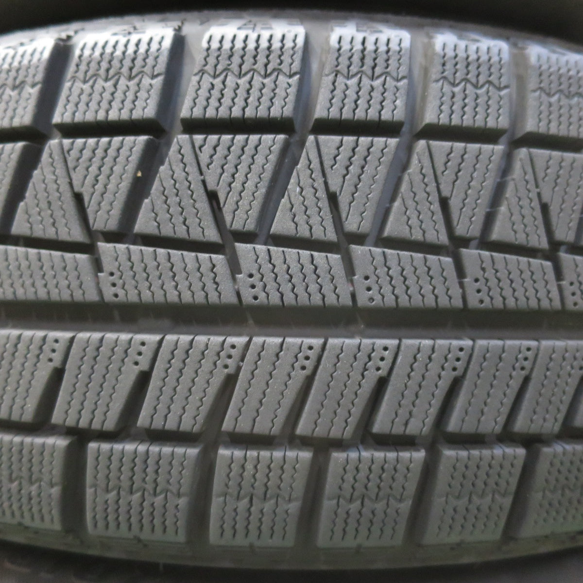 バリ溝！23年！キレイ！9.5分★プリウス 等 195/65R15 スタッドレス ブリヂストン アイスパートナー2 VELVA SPORT ヴェルヴァ 15インチ PCD100/5H★5080606イス