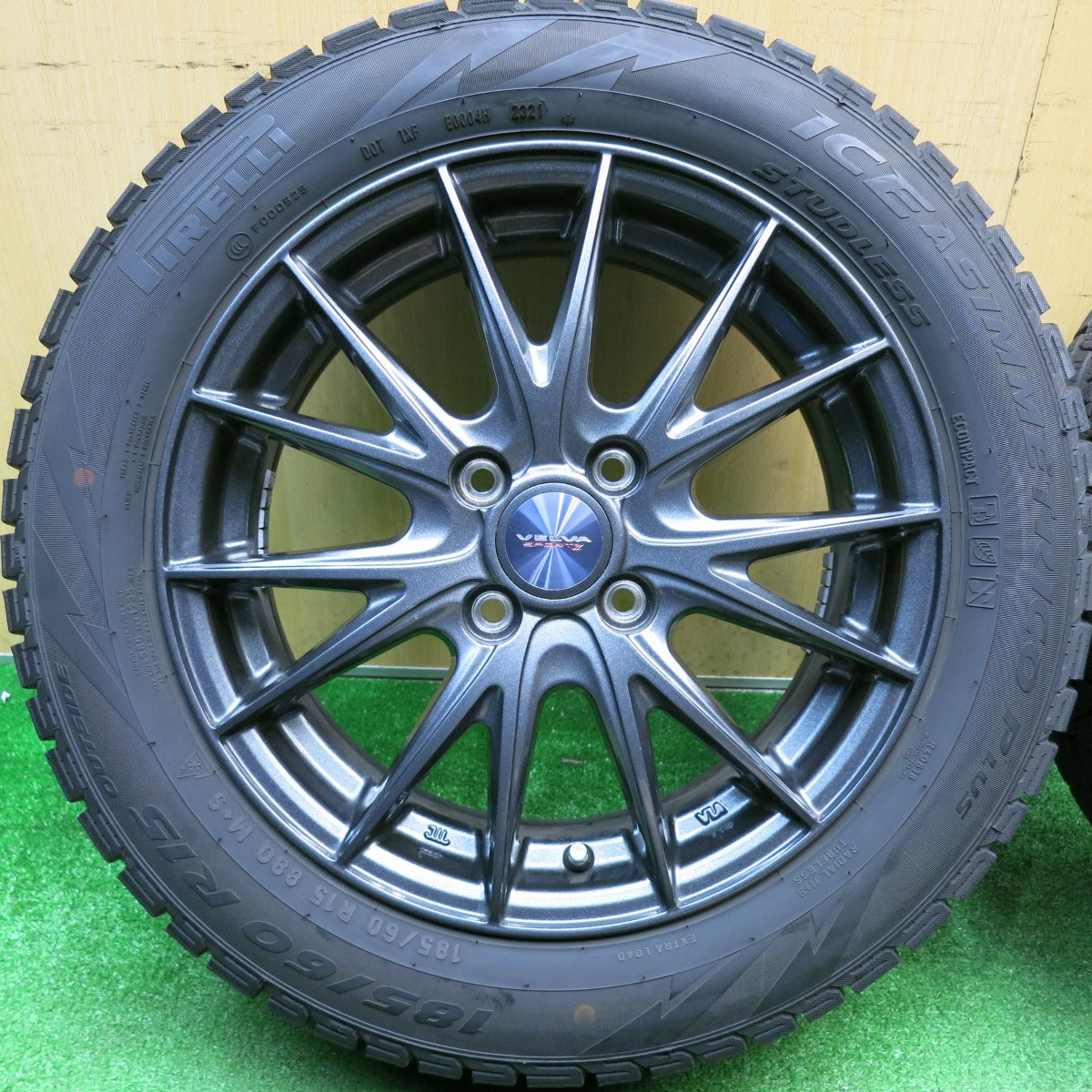 バリ溝！21年！キレイ！8.5分★スタッドレス 185/60R15 ピレリ アイス アシンメトリコ プラス VELVA SPORTZ ヴェルヴァ 15インチ PCD100/4H★5122003HAス