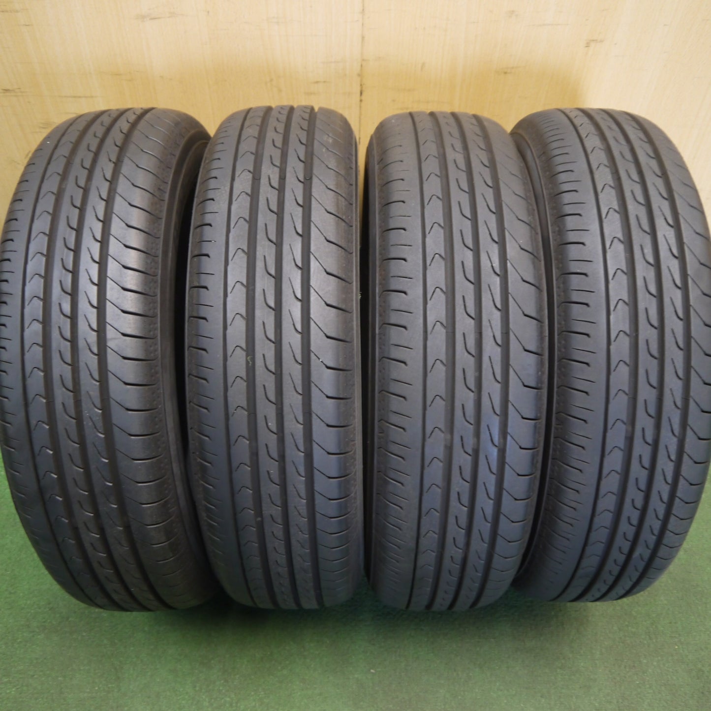 バリ溝！24年！9分★165/70R14 ヨコハマ BluEarth-RV RV03 CK ブルーアース 14インチ タイヤ アクア ヴィッツ ソリオ 等★6052009Hノタ