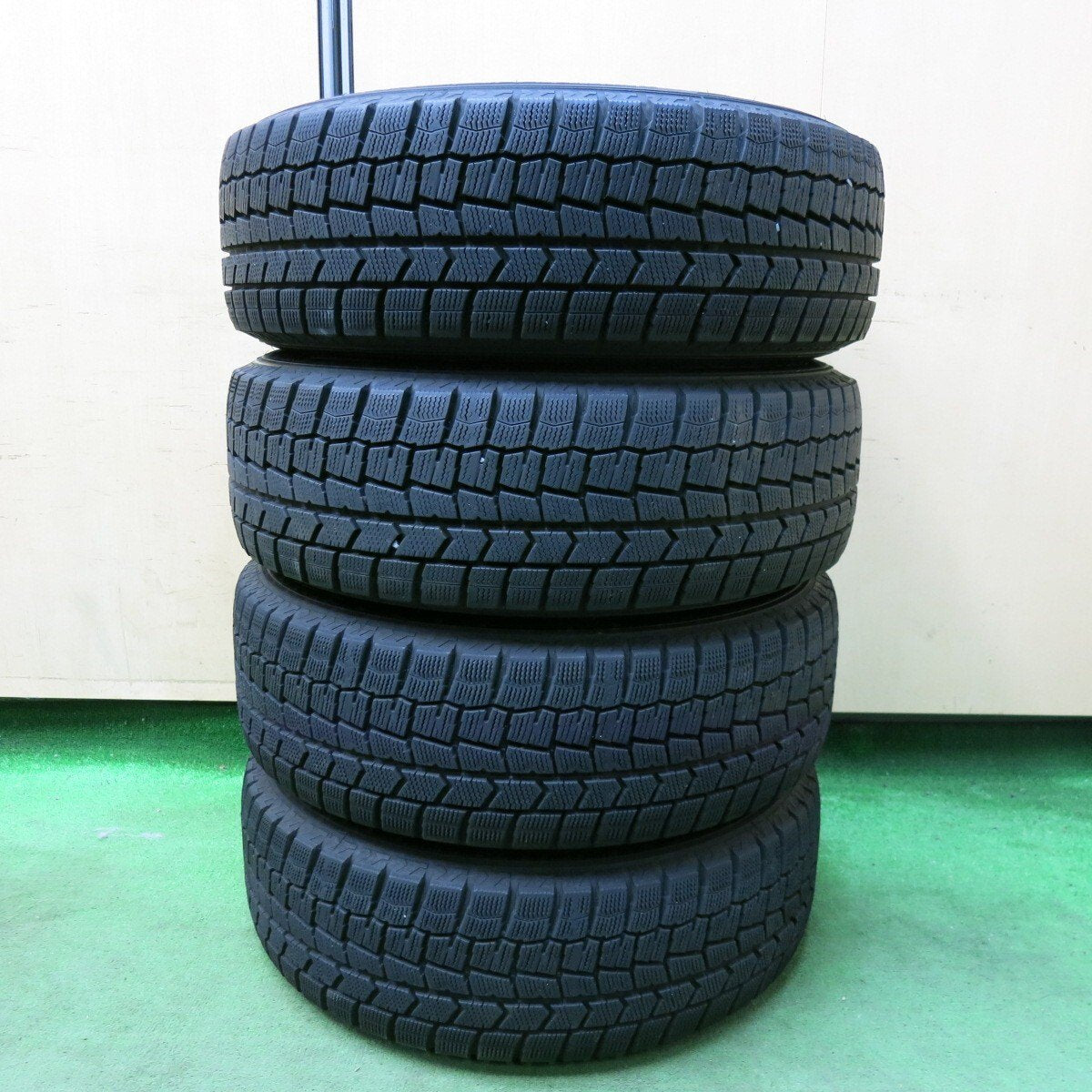 バリ溝！21年！キレイ！9.5分★スタッドレス 195/65R15 ダンロップ ウインターマックス WM02 SIBILLA NEXT W5 シビラ 15インチ PCD114.3/5H★4121805SYス