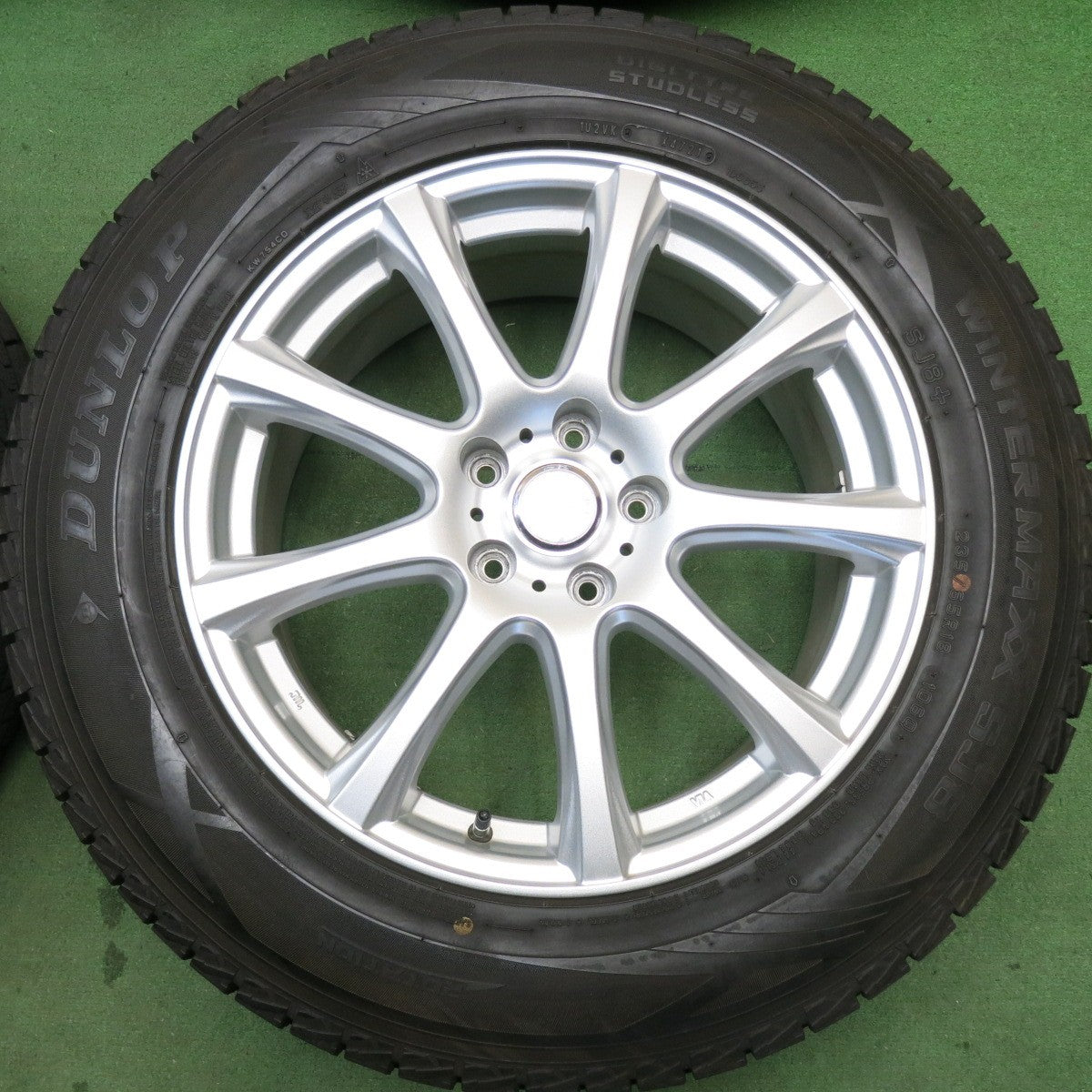 バリ溝！キレイ！9.5分★スタッドレス 235/65R18 ダンロップ ウインターマックス SJ8 DUFACT デュファクト 18インチ PCD114.3/5H★6050605HAス