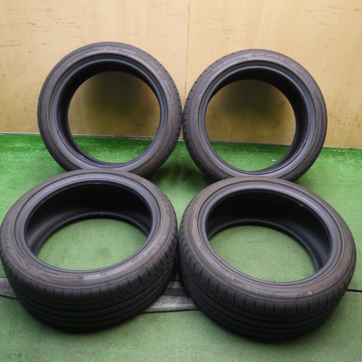 バリ溝！26年！9.5分◎215/45R17 ヨコハマ BluEarth-GT AE51 ブルーアース タイヤ 17インチ プリウス ヴィッツ BRZ 86 カローラ 等◎6090806Hノタ