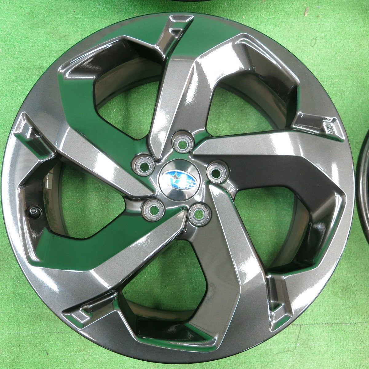 *送料無料* 新車外し★スバル SK フォレスター 純正 ENKEI エンケイ ホイール 18インチ 18×7J PCD114.3/5H★4042709ナホ