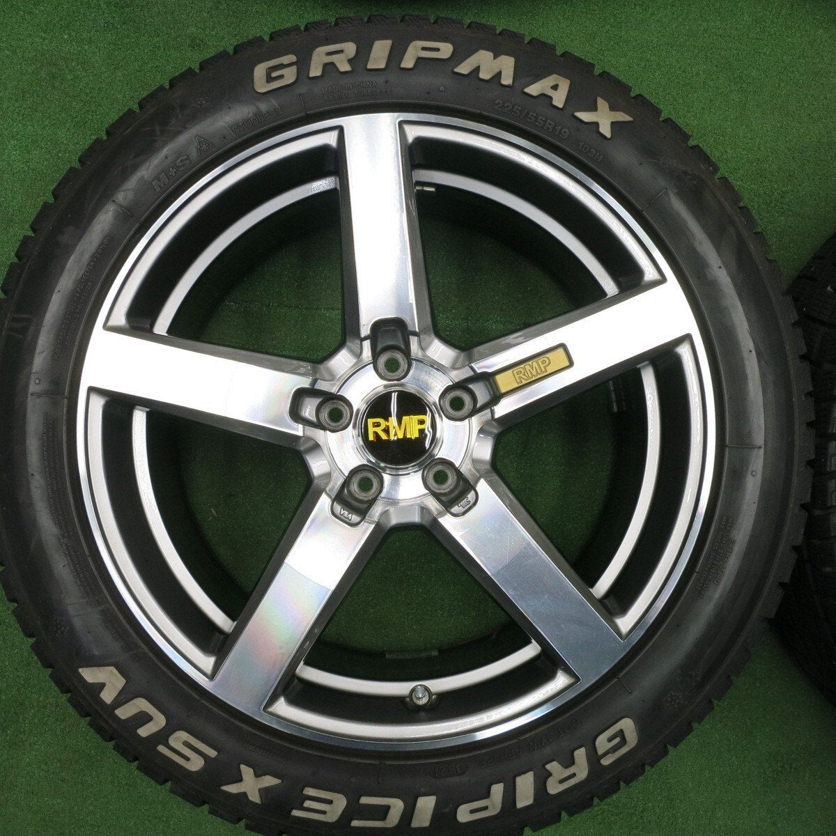 バリ溝！21年！キレイ！9.5分★RMP-050F LFM604 225/55R19 スタッドレス グリップマックス GRIP ICE X SUV ホワイトレター 19インチ PCD114.3/5H★4122005TNス
