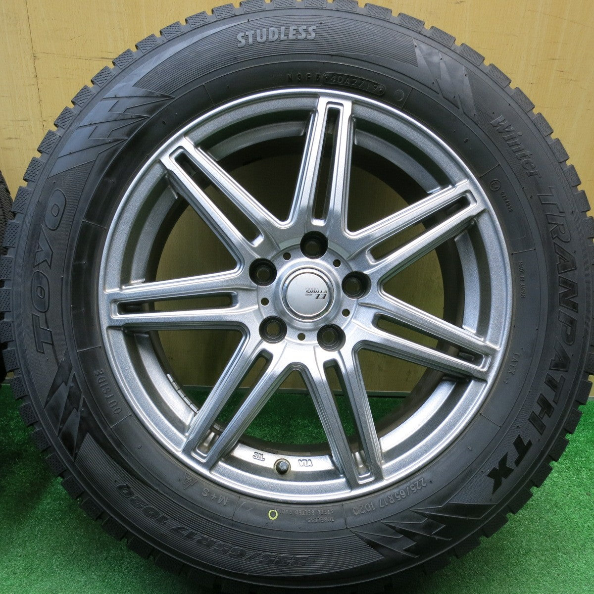 バリ溝！キレイ！9.5分★スタッドレス 225/65R17 トーヨー ウインター トランパス TX SIBILLA NEXT Z7 シビラ 17インチ PCD114.3/5H★5122012HAス