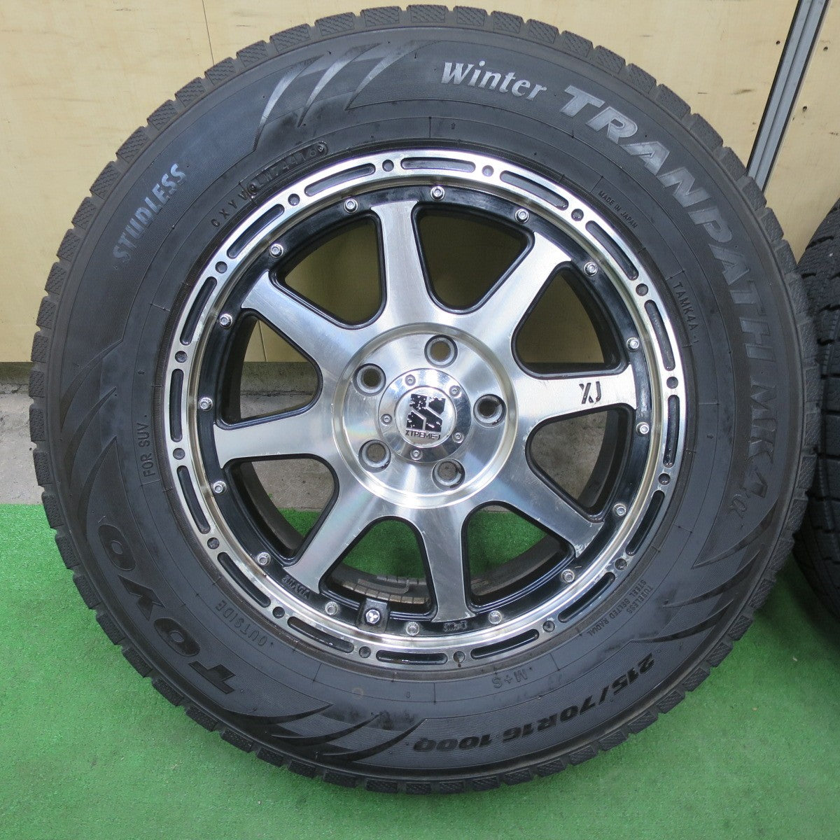 バリ溝！9分★XTREME-J 215/70R16 スタッドレス トーヨー ウインター トランパス MK4α 16インチ エクストリームJ PCD114.3/5H★5111102TTス