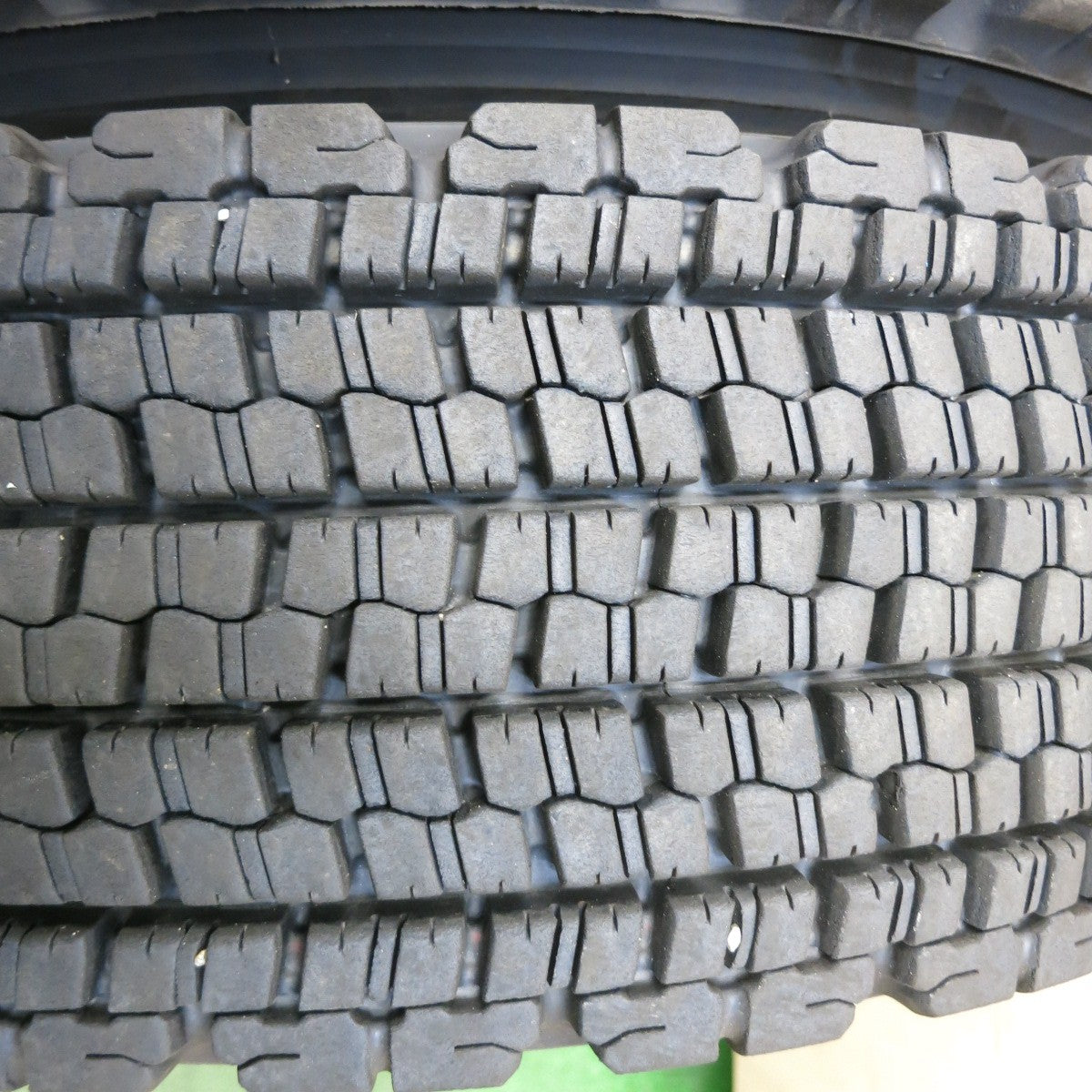 バリ溝！23年！9分！2本★トラック タイヤ 225/80R17.5 123/122L スタッドレス ブリヂストン W900 17.5インチ★5111702ナスタ