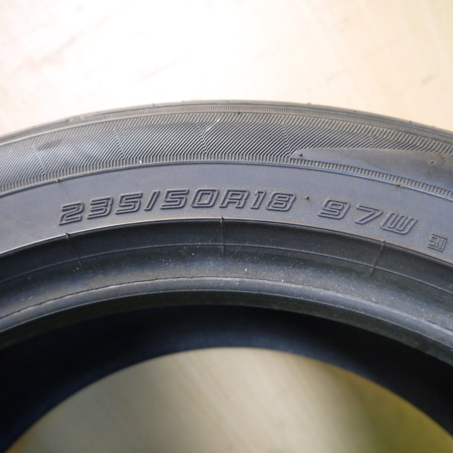 バリ溝！22年！8.5分！2本★235/50R18 ダンロップ SPスポーツ LM705 タイヤ 18インチ アルファード ヴェルファイア 等★6050802Hノタ
