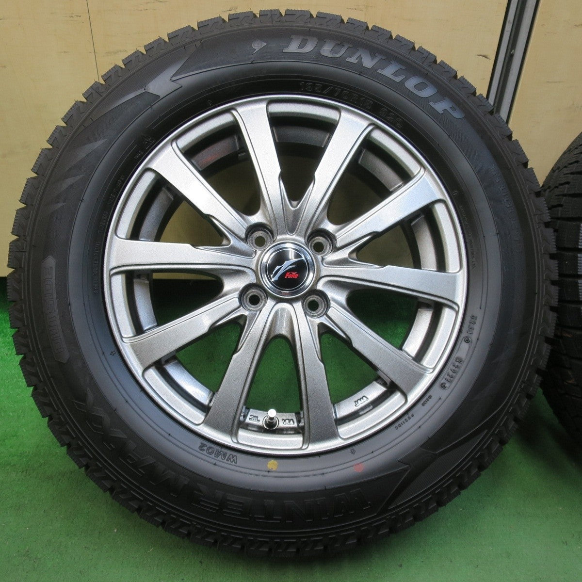 タイヤほぼ未使用！21年！キレイ★スタッドレス 195/70R15 ダンロップ ウインターマックス WM02 Fang ファング 15インチ PCD100/4H★5013109イス