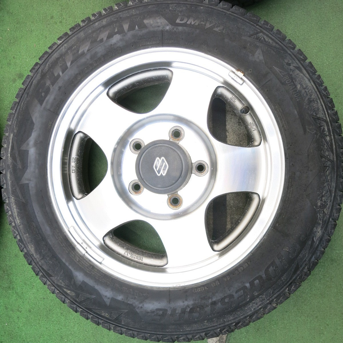 4本価格★スズキ JA11 ジムニー 純正 175/80R16 スタッドレス ブリヂストン ブリザック DM-V2 16インチ PCD139.7/5H★5092703HAス