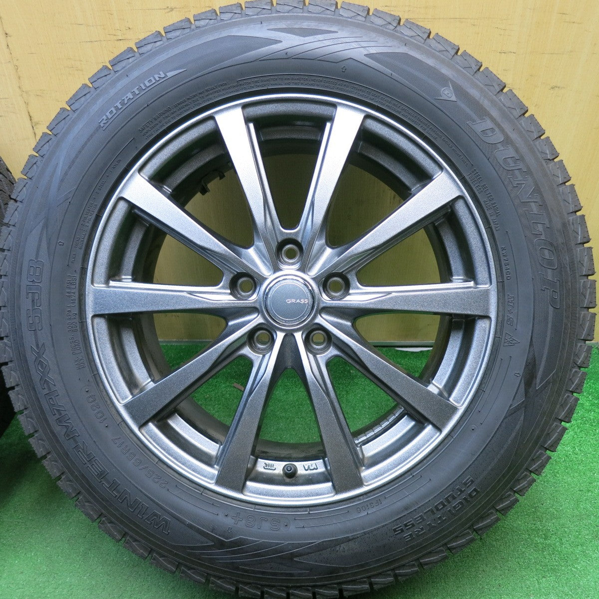 バリ溝！23年！キレイ！9.5分以上★スタッドレス 225/65R17 ダンロップ ウインターマックス SJ8 GRASS グラス 17インチ PCD114.3/5H★5041507TNス