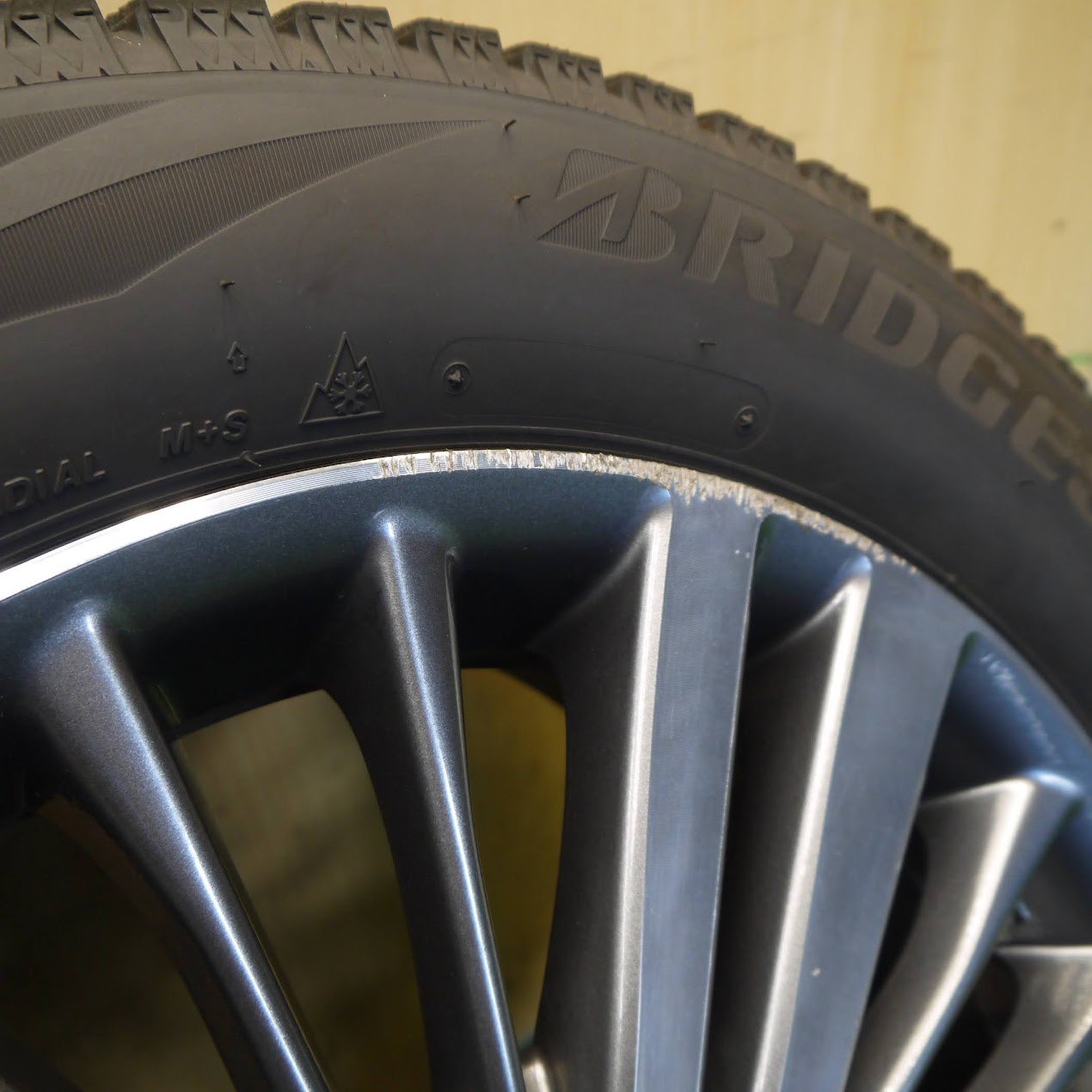 バリ溝！25年！9分◎ホンダ RC オデッセイ 純正 215/55R17 スタッドレス ブリヂストン ブリザック VRX2 17インチ PCD114.3/5H◎6070303Hス