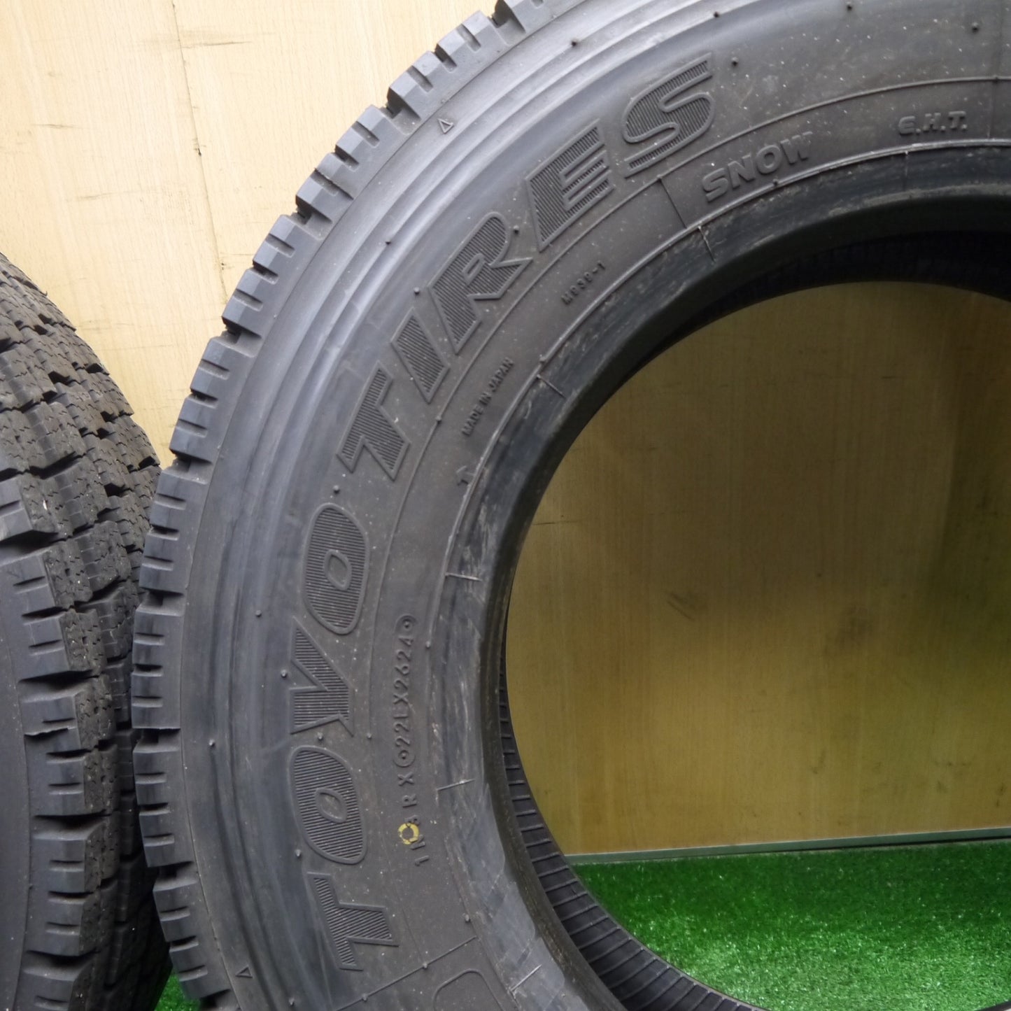 バリ溝！24年！9.5分！2本★トラック タイヤ 245/70R19.5 136/134J スタッドレス トーヨー M939 19.5インチ★5121217Hスタ