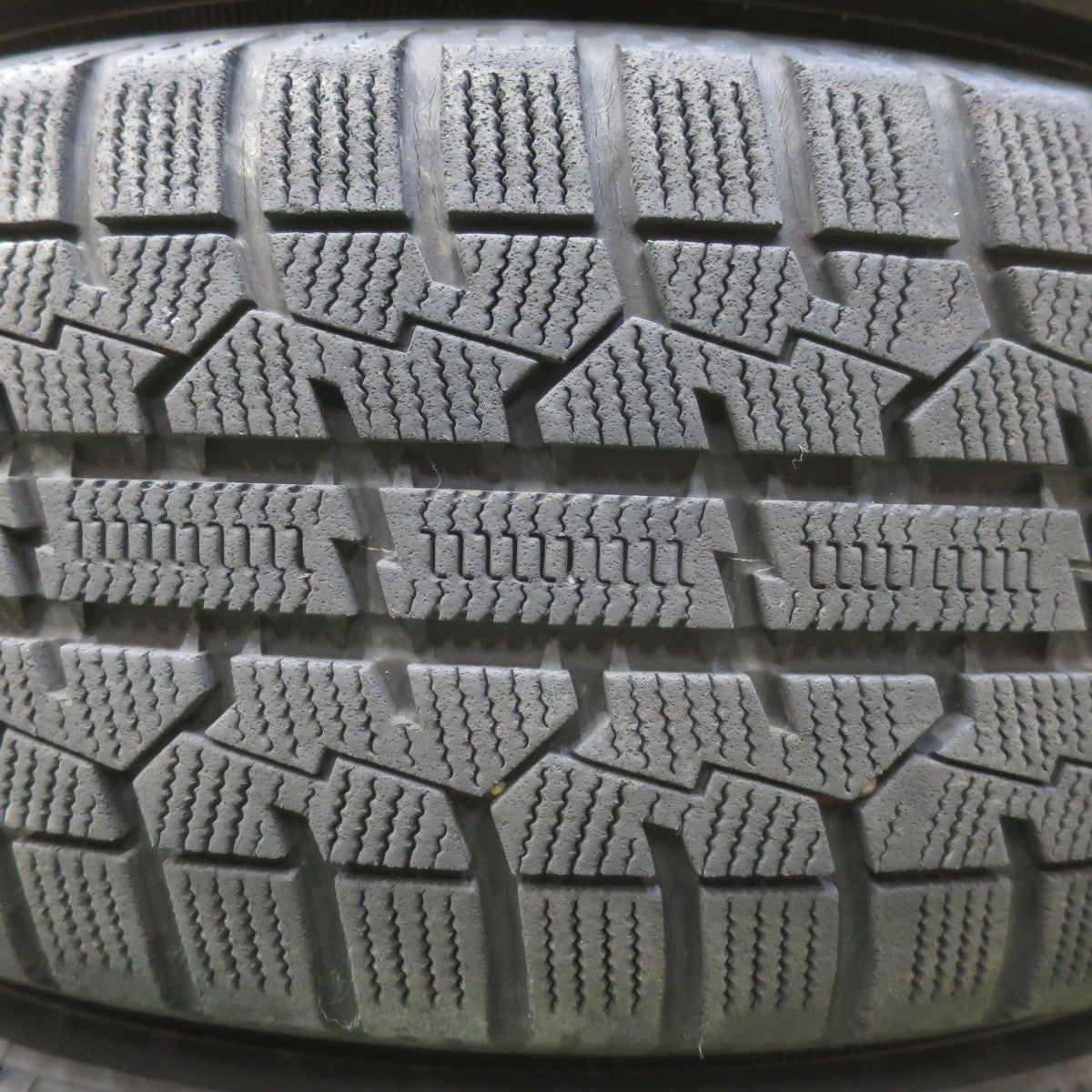 バリ溝！キレイ！8.5分★スタッドレス 195/60R16 トーヨー オブザーブ ガリット GIZ AXEL アクセル 16インチ PCD114.3/5H★6030505イス