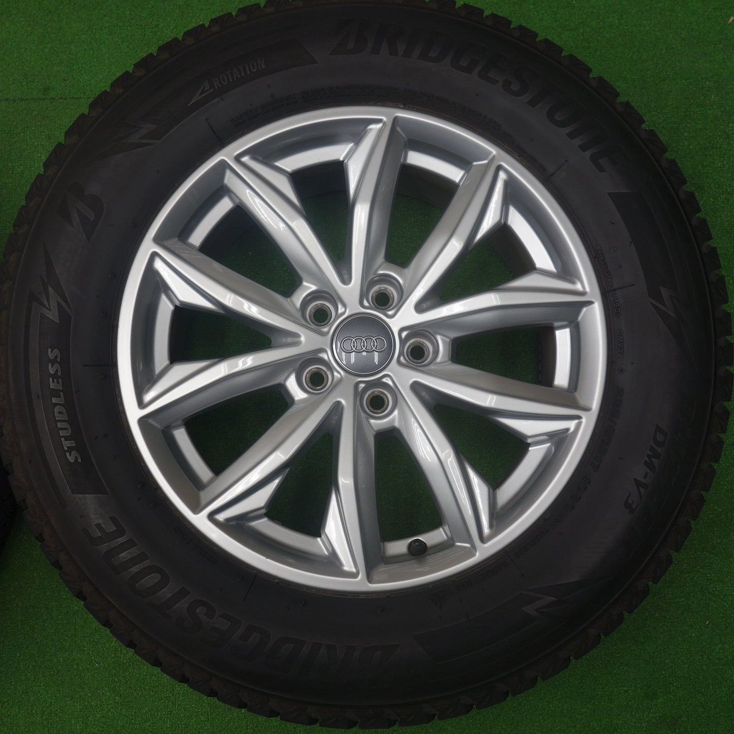 キレイ★アウディ Q5 純正 235/65R17 スタッドレス ブリヂストン ブリザック DM-V3 17インチ PCD112/5H★6041703KTス