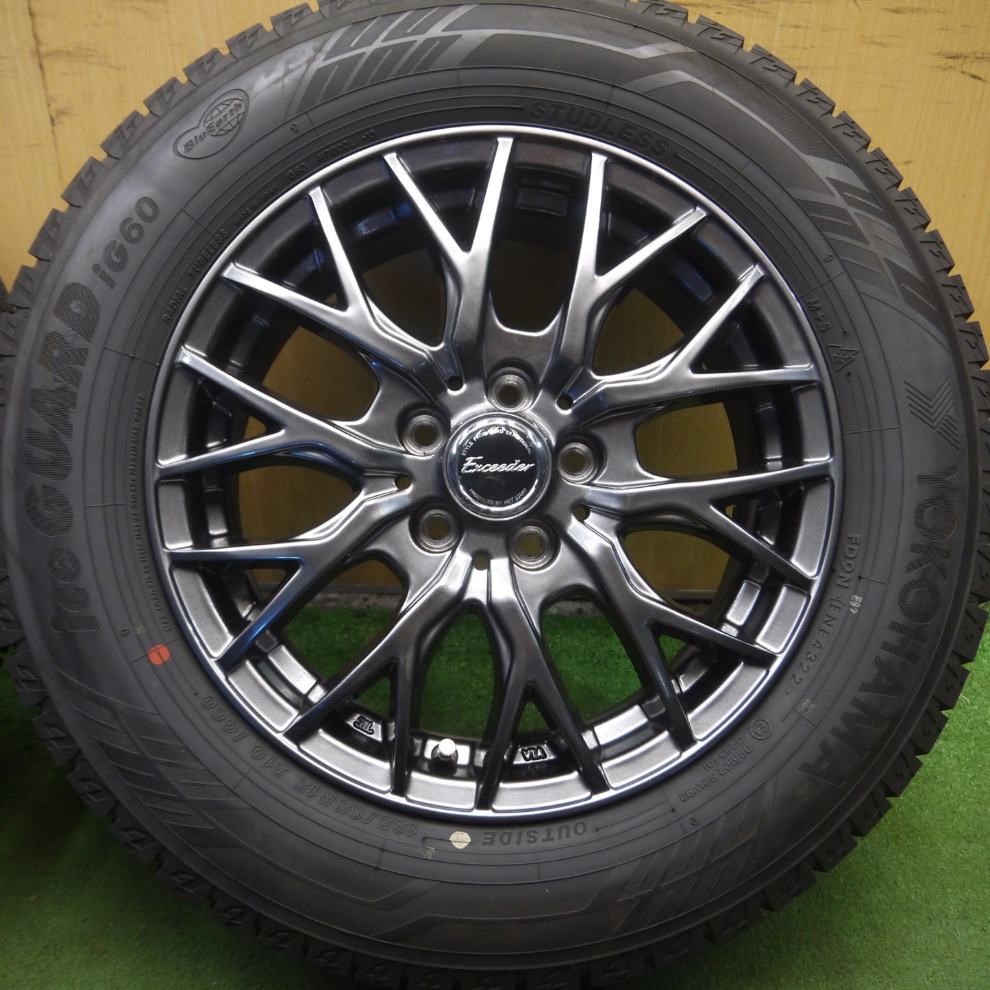 [送料無料] バリ溝！22年！キレイ！ほほ10分★スタッドレス 195/65R15 ヨコハマ アイスガード IG60 Exceeder エクシーダー 15インチ PCD100/5H★4030106Hス