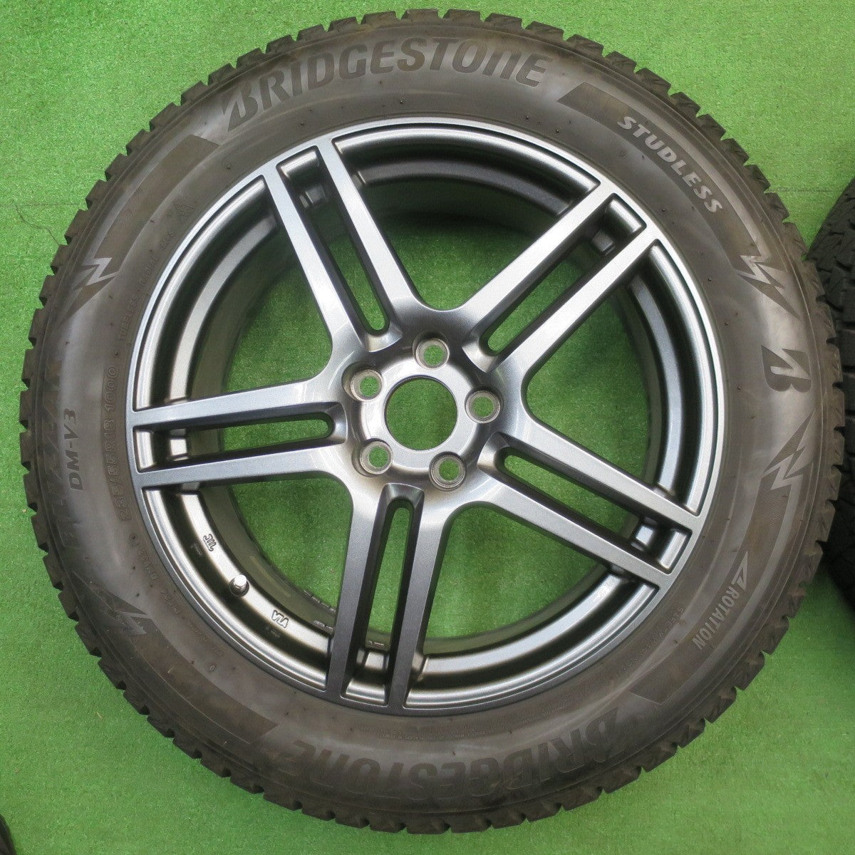 バリ溝！23年！キレイ！9.5分★ボルボ 等 Eurodesign EIGER 阿部商会 235/55R18 スタッドレス ブリヂストン ブリザック DM-V3 18インチ ユーロデザイン アイガー PCD108/5H★5112602NJス