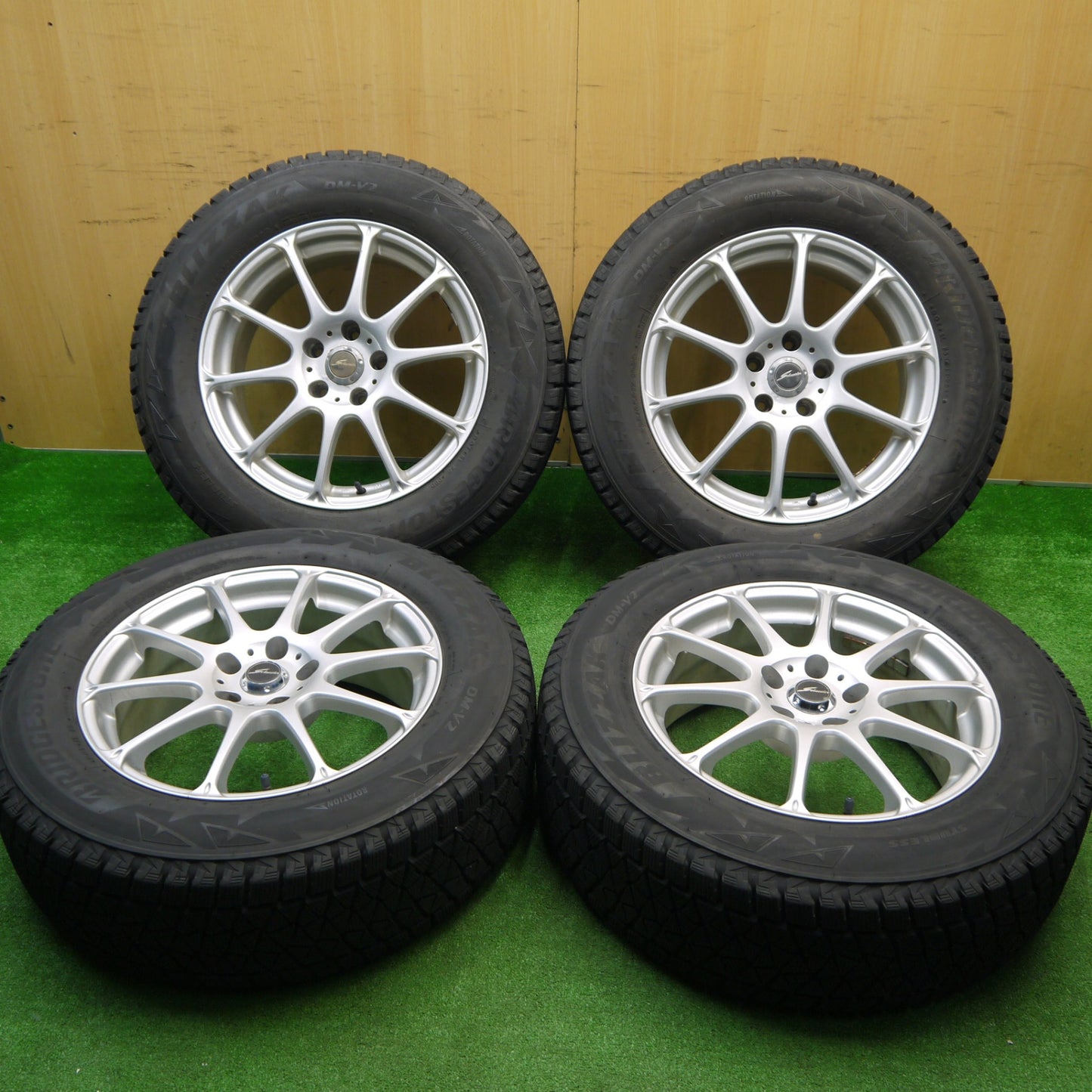 バリ溝！キレイ！9分★スタッドレス 225/65R17 ブリヂストン ブリザック DM-V2 Schneider シュナイダー 17インチ PCD114.3/5H★5103105Hノ