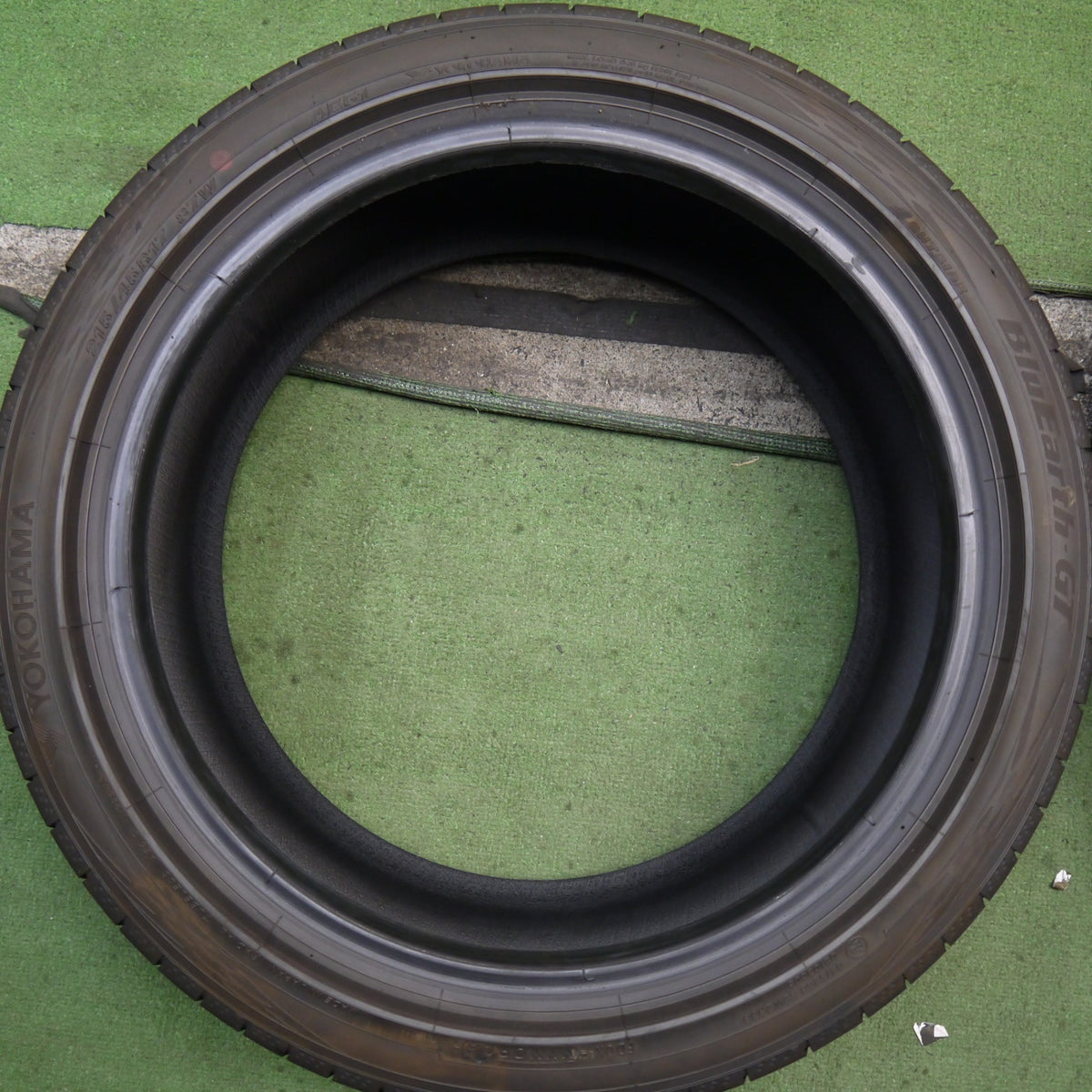 バリ溝！26年！9.5分◎215/45R17 ヨコハマ BluEarth-GT AE51 ブルーアース タイヤ 17インチ プリウス ヴィッツ BRZ 86 カローラ 等◎6090806Hノタ