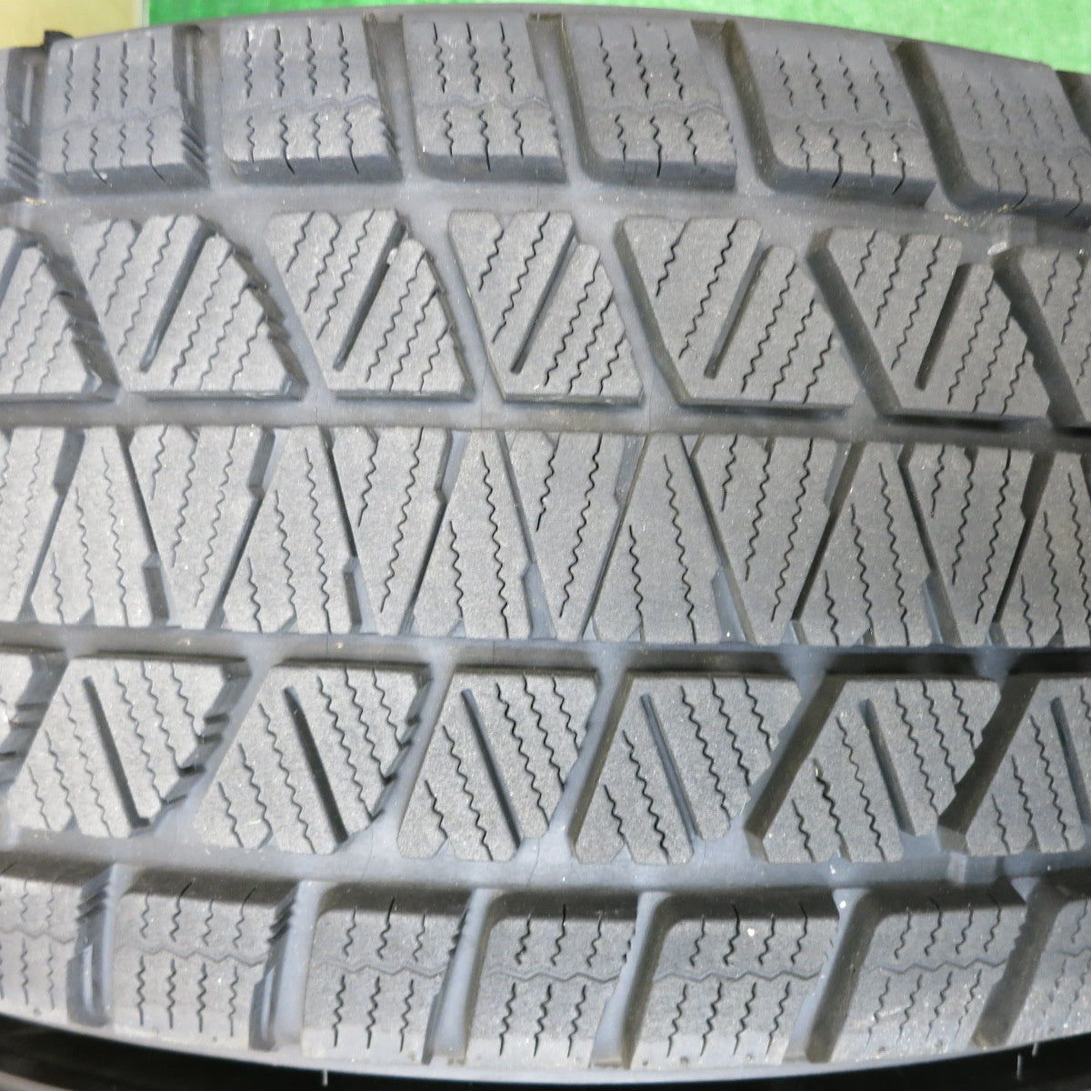 バリ溝！22年！キレイ！9.5分★トヨタ ランクル 300 純正 265/65R18 スタッドレス ブリヂストン ブリザック DM-V3 18インチ PCD139.7/6H★5112901HAス
