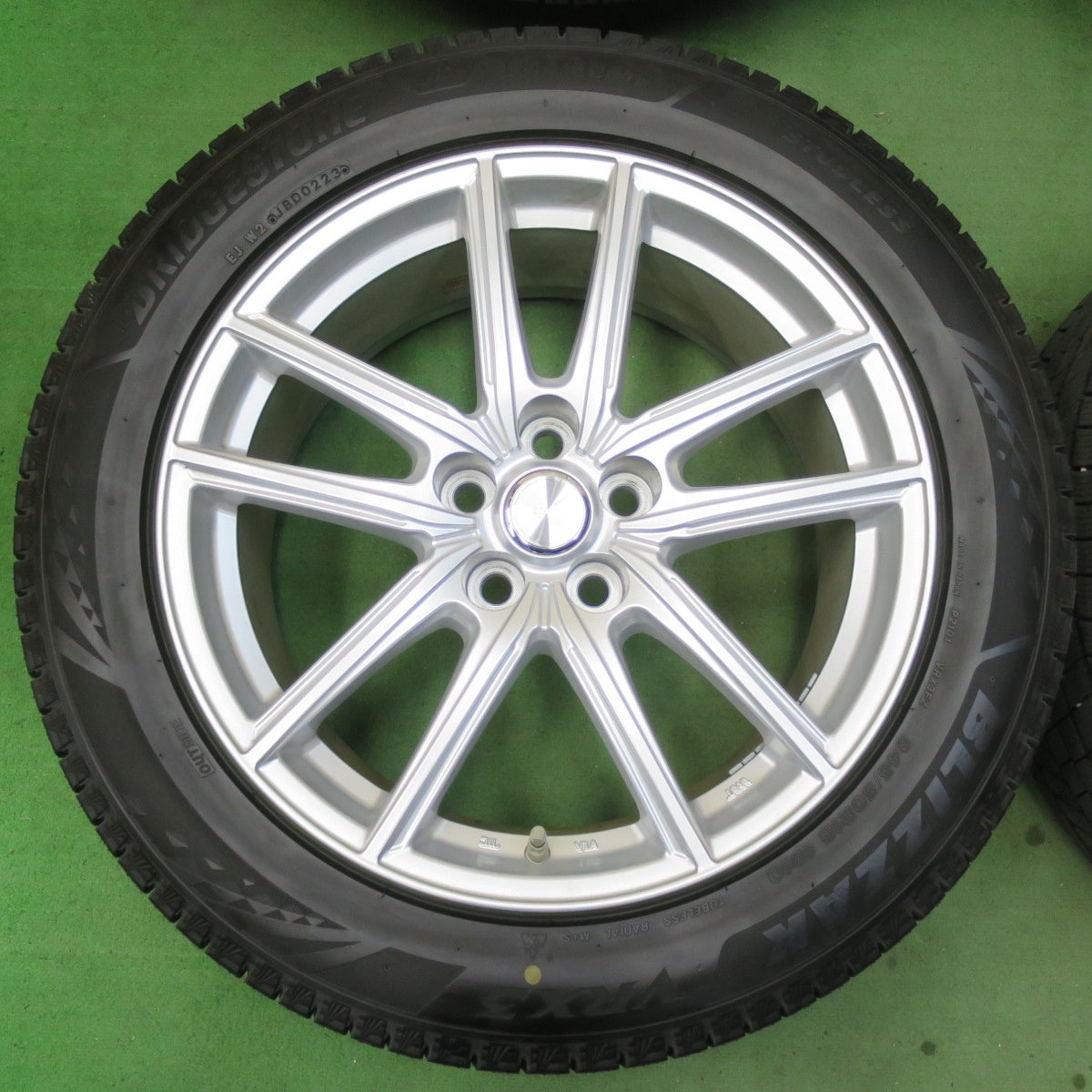 [送料無料] センサー付！バリ溝！23年！キレイ！9.5分以上★レクサス LS 等 245/50R19 スタッドレス ブリヂストン ブリザック VRX3 ECO FORME エコフォルム 19インチ PCD120/5H★5040601IMス