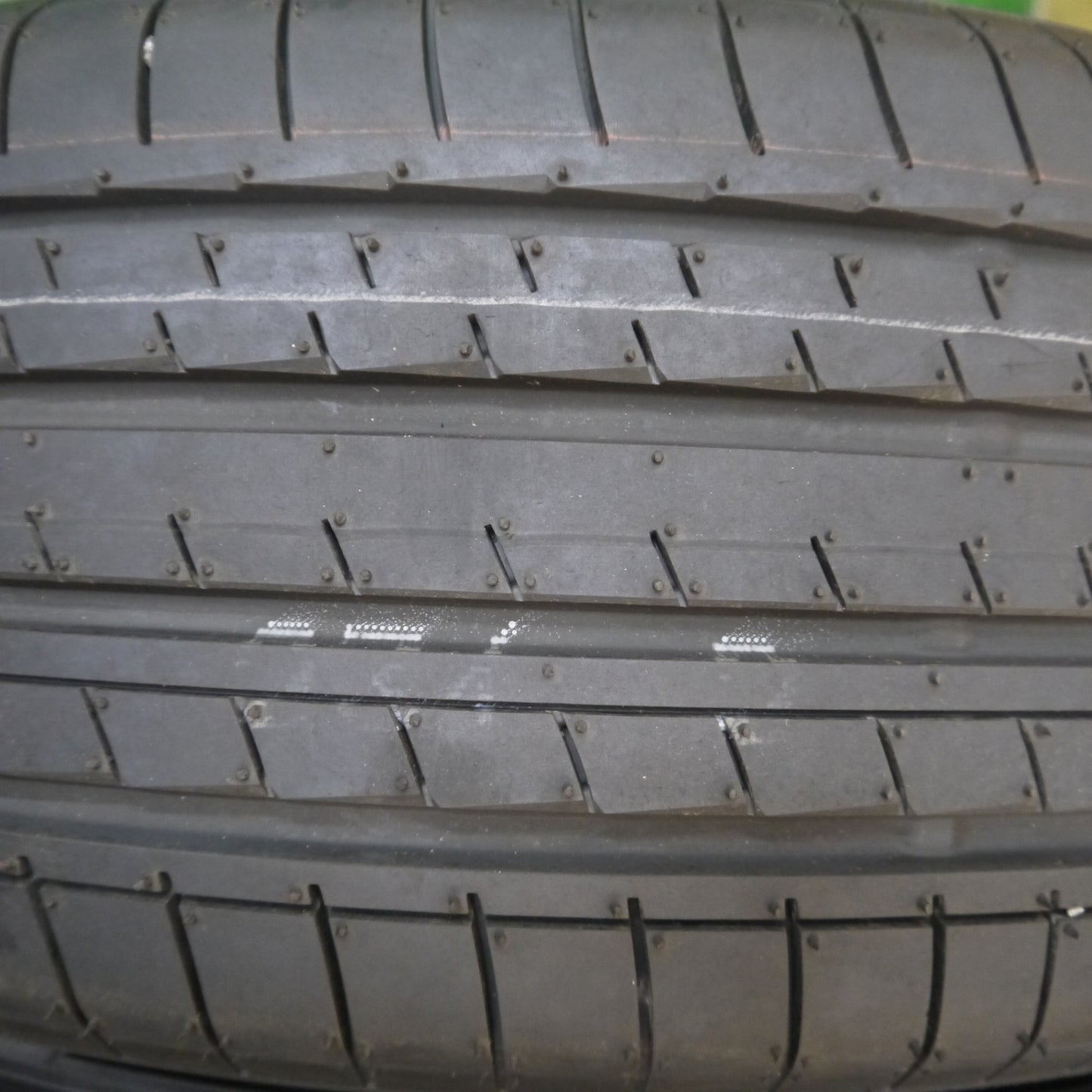 新車外し！25年★225/55R18 ヨコハマ アドバン V61 タイヤ 18インチ レクサス LBX エクストレイル フォレスター デリカD:5 等★5062306Hノタ